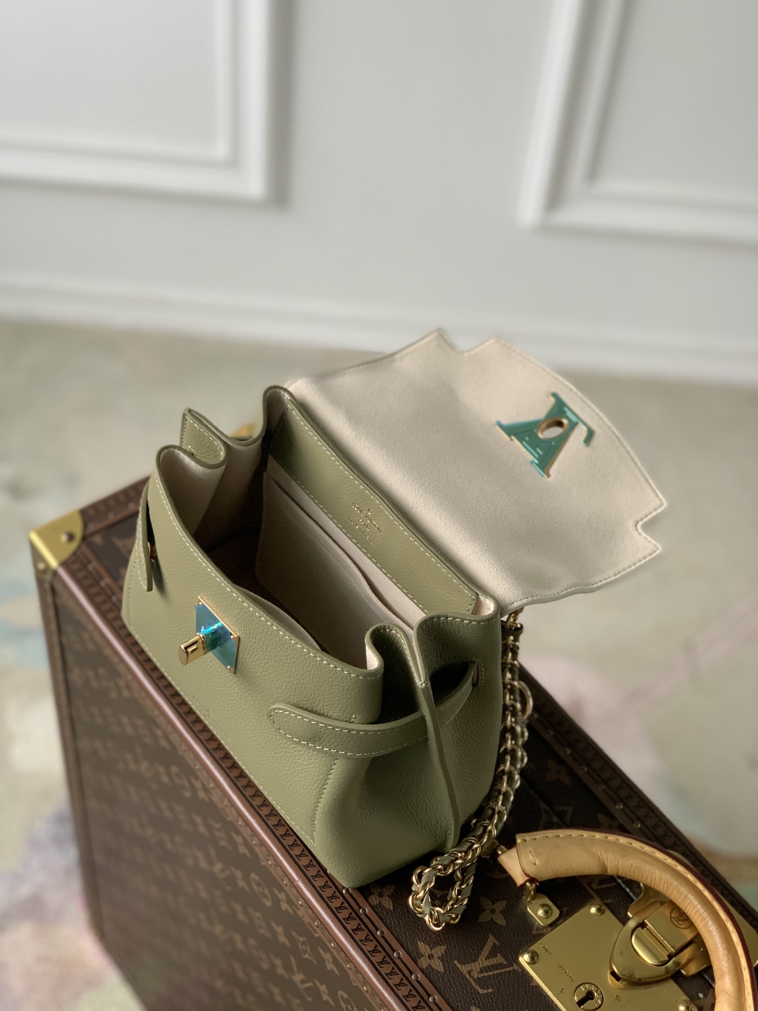 Louis Vuitton Lockme Ever 23x17x10CM Louis Vuitton Lockme Ever 23x17x10CM