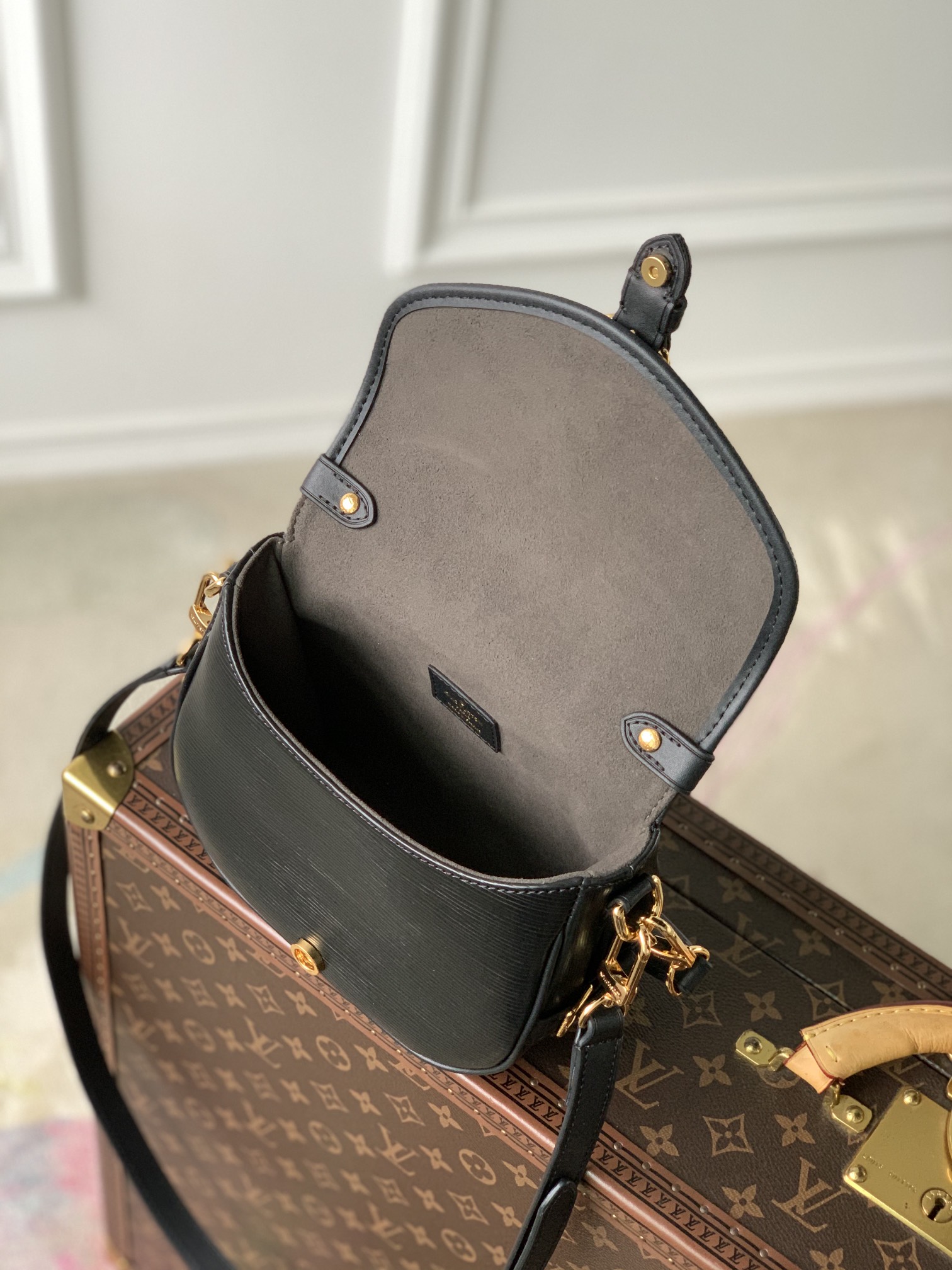 Louis Vuitton Saumur BB-20 x 16 x 7.5CM Louis Vuitton Saumur BB-20 x 16 x 7.5CM