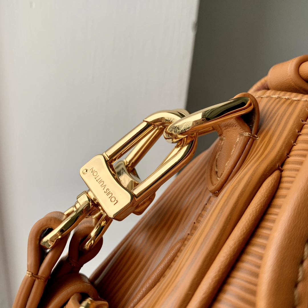 Louis Vuitton Saumur BB-20 x 16 x 7.5CM Louis Vuitton Saumur BB-20 x 16 x 7.5CM