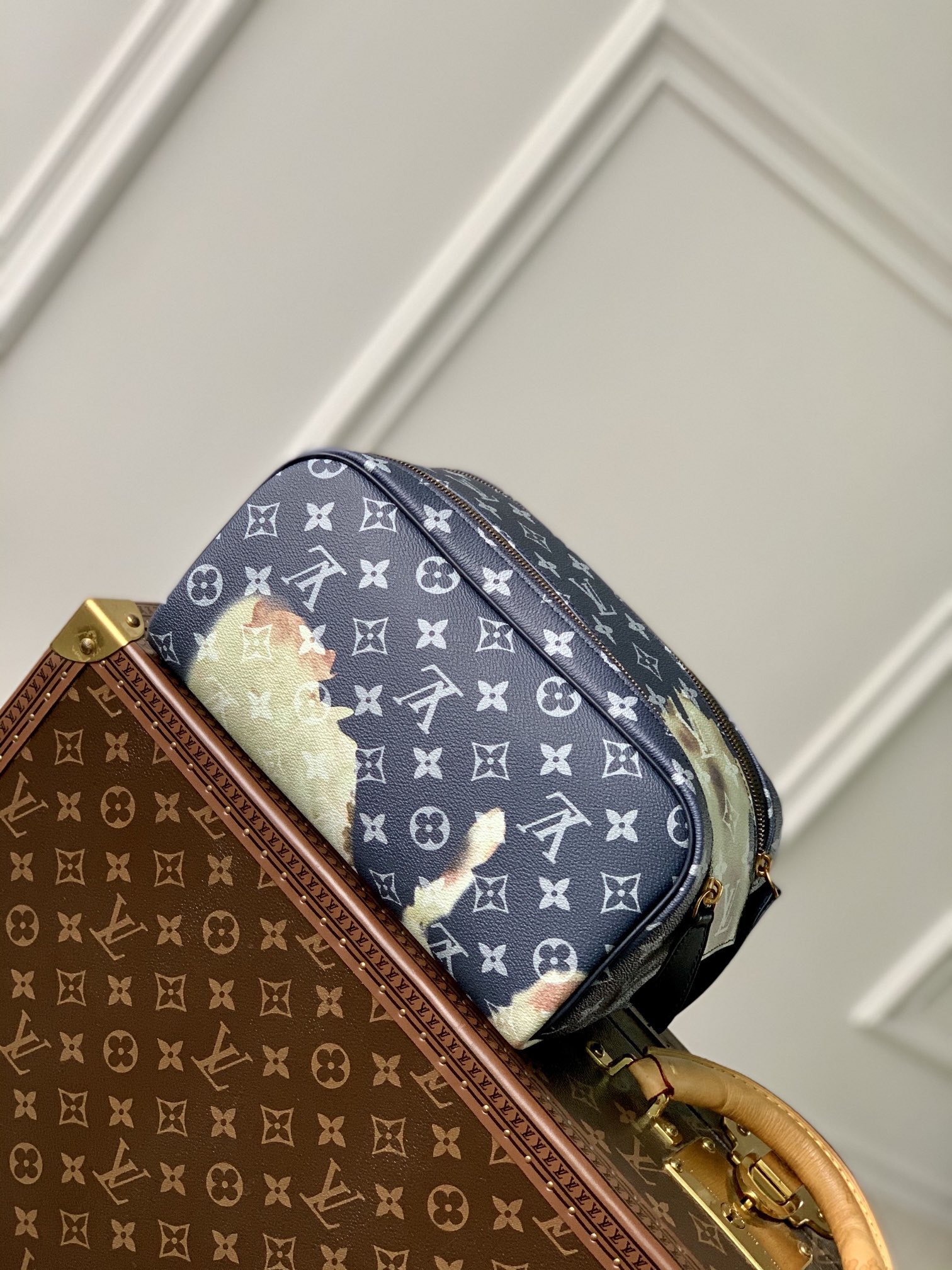 Louis Vuitton Dopp Kit-28 x 15 x 16.5CM