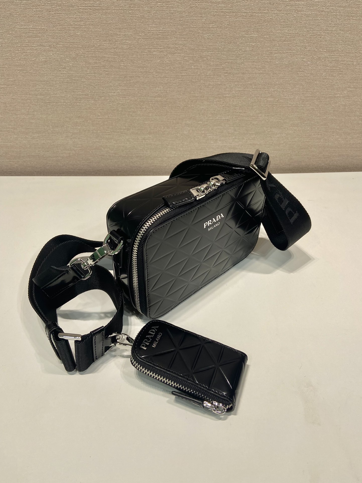 Prada Camera Bag 2VH070-19*12.5*5.5CM