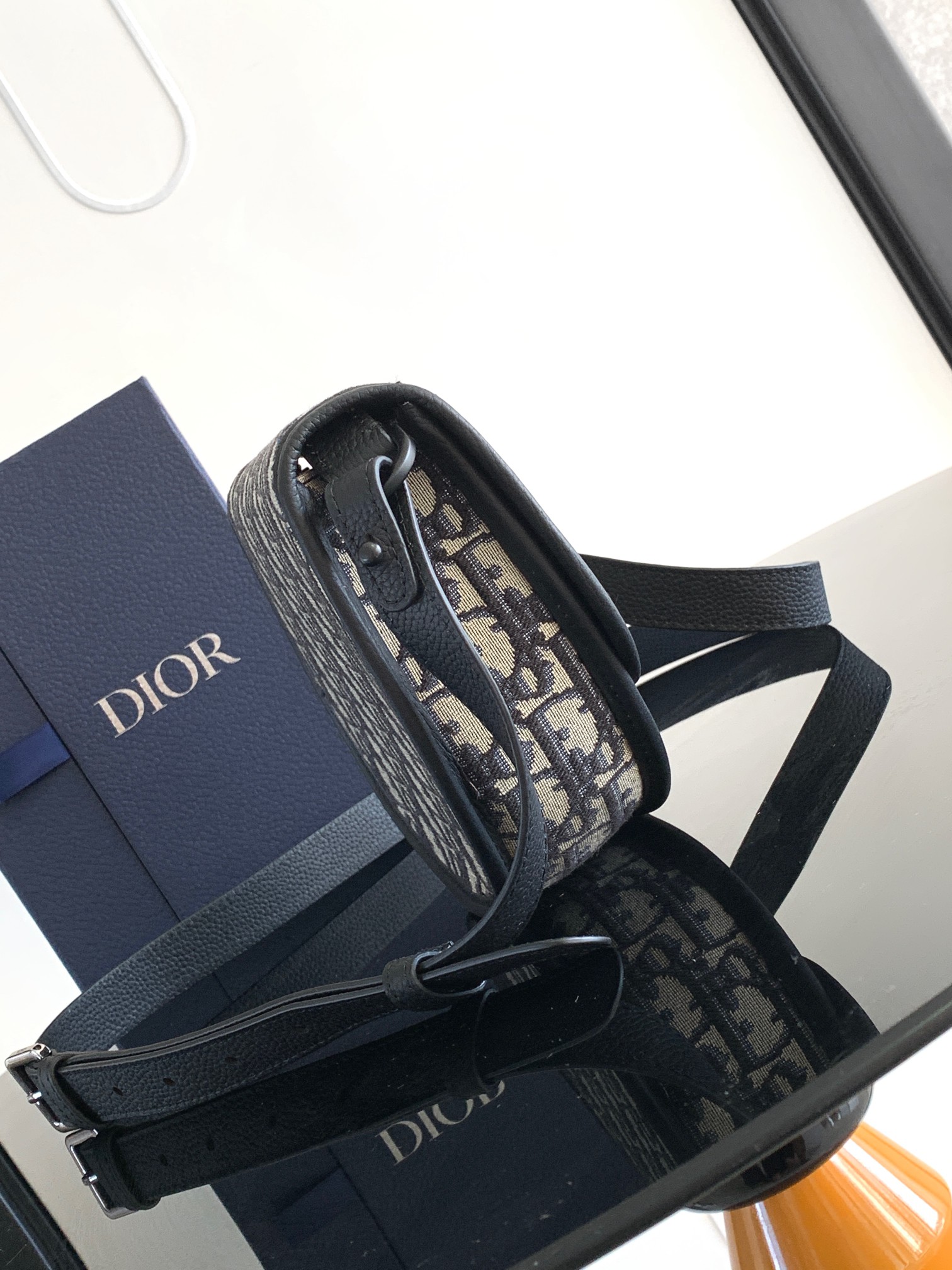 Diro Gallop Messenger Bag-20.5 x 16 x 5CM