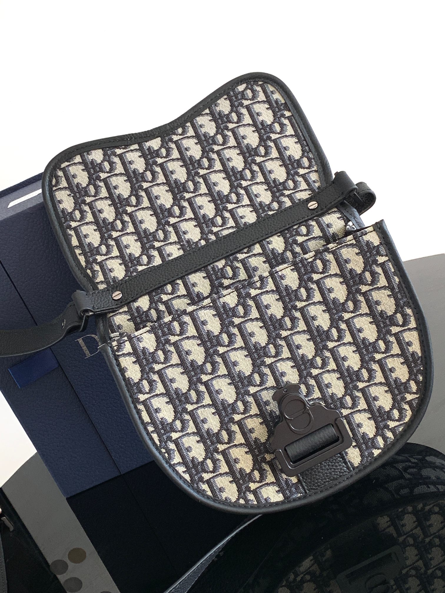 Diro Gallop Messenger Bag-20.5 x 16 x 5CM