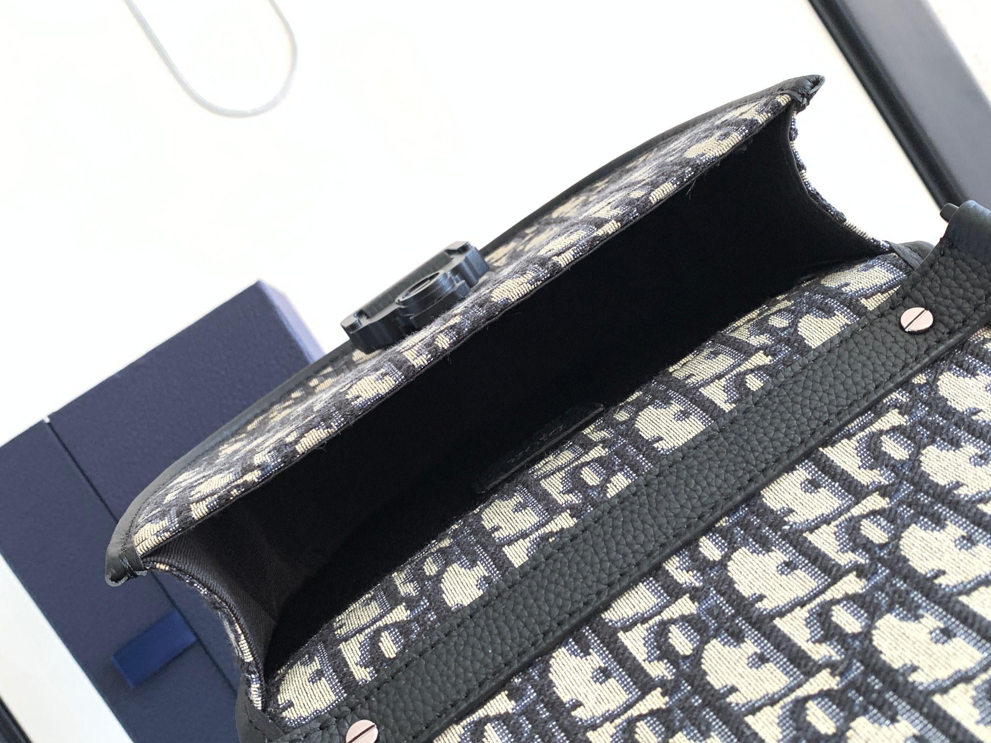 Diro Gallop Messenger Bag-20.5 x 16 x 5CM