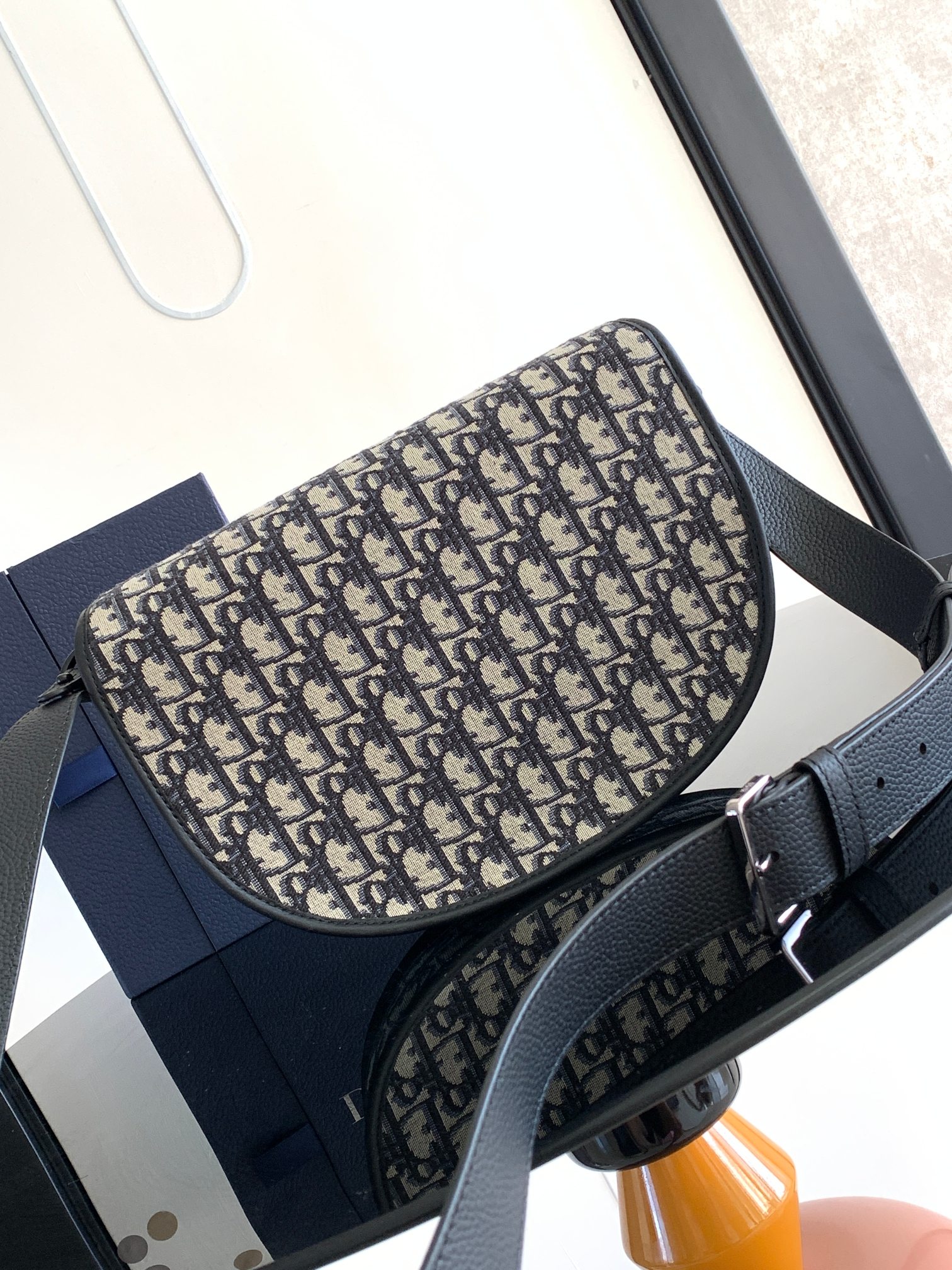 Diro Gallop Messenger Bag-28 x 22 x 7 CM