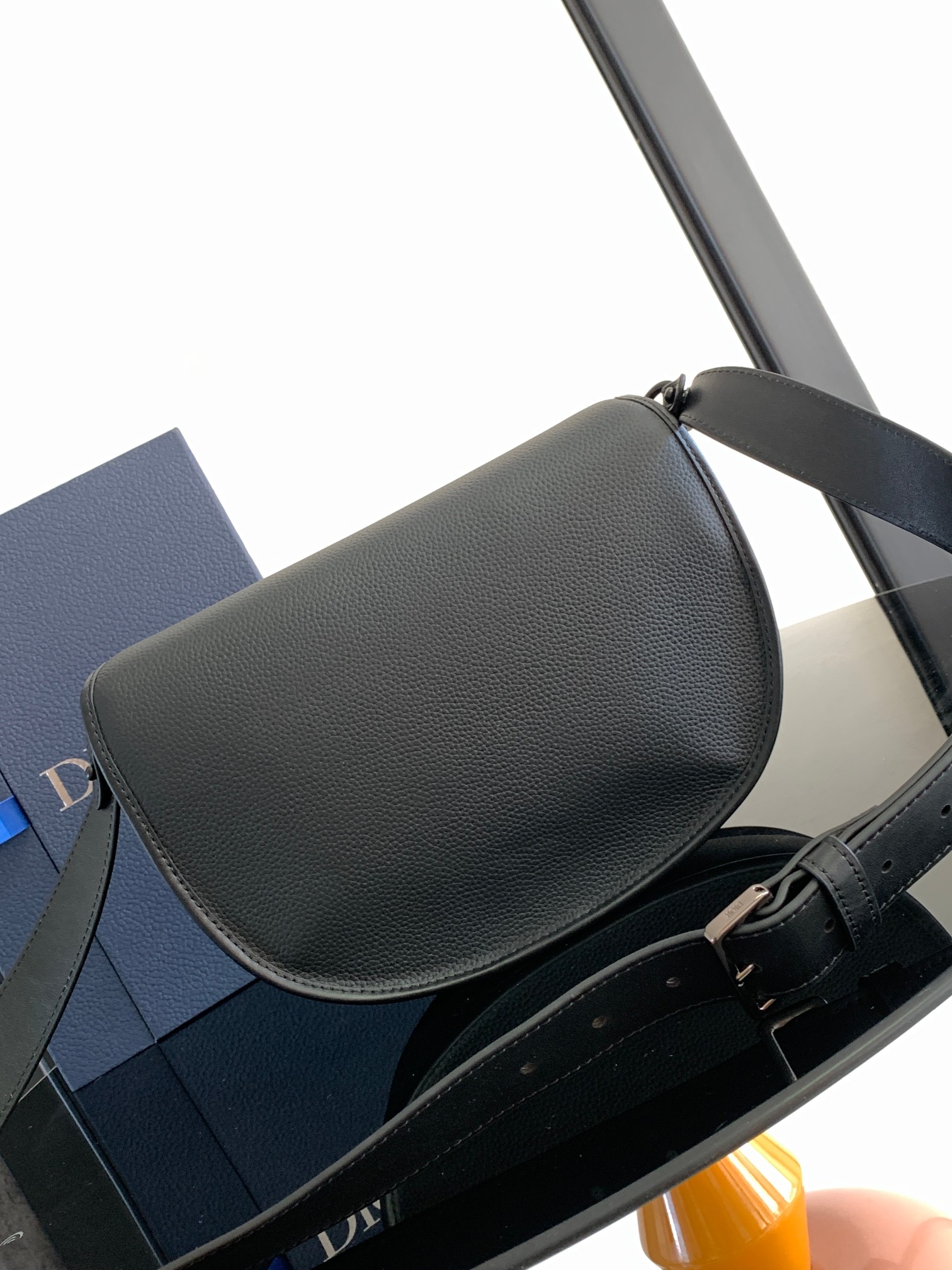 Diro Gallop Messenger Bag-28 x 22 x 7 CM
