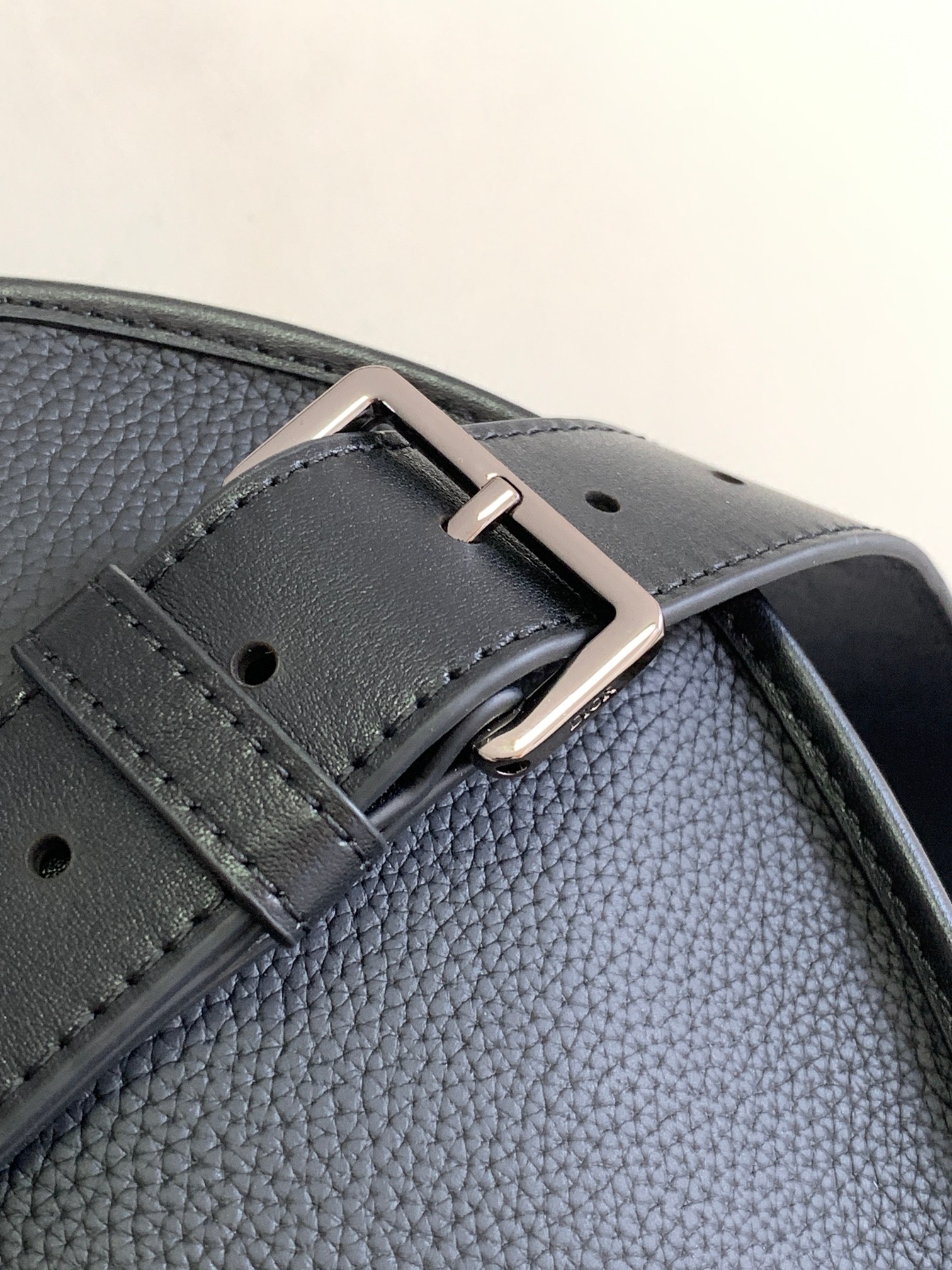 Diro Gallop Messenger Bag-28 x 22 x 7 CM