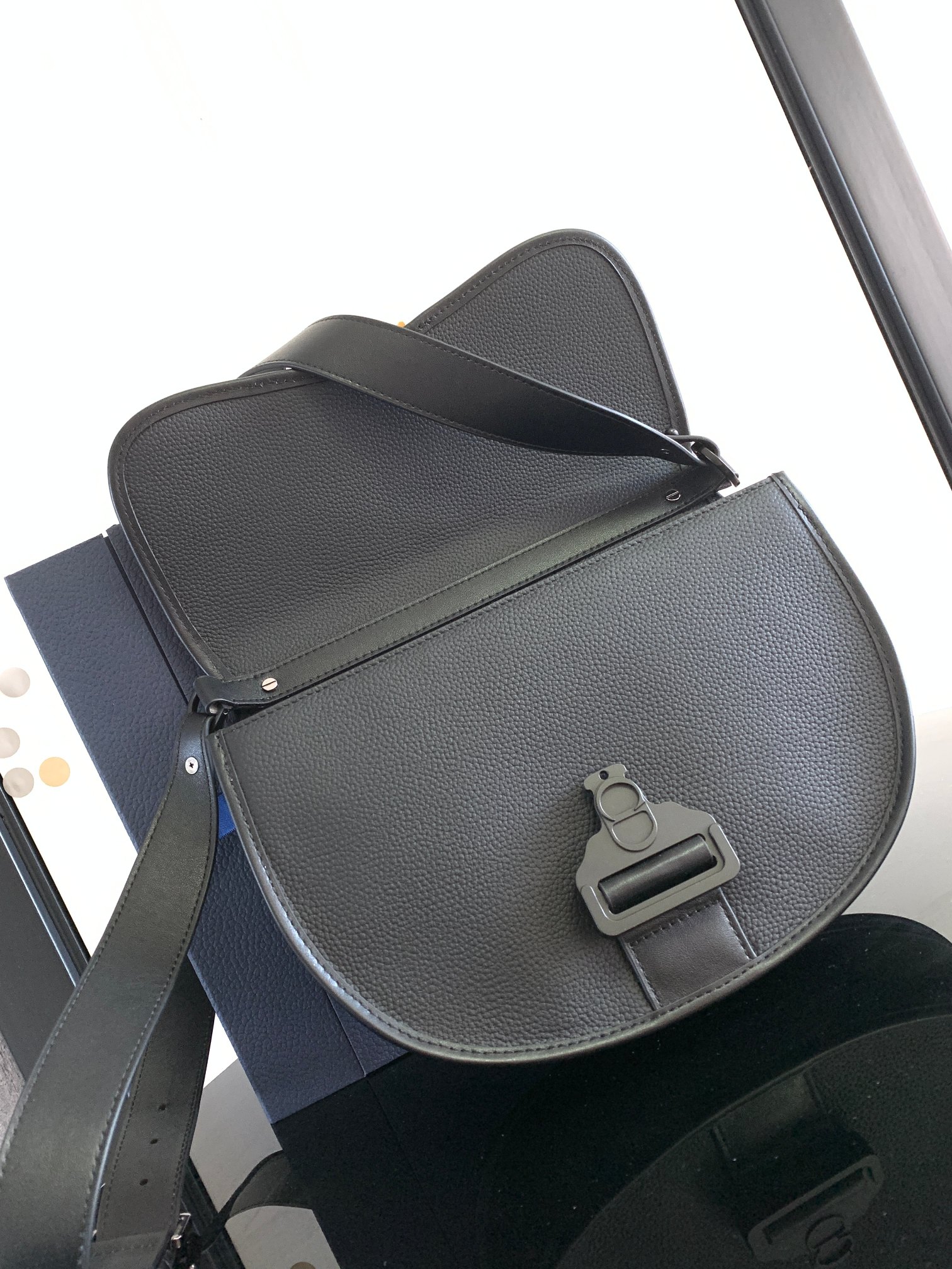 Diro Gallop Messenger Bag-28 x 22 x 7 CM