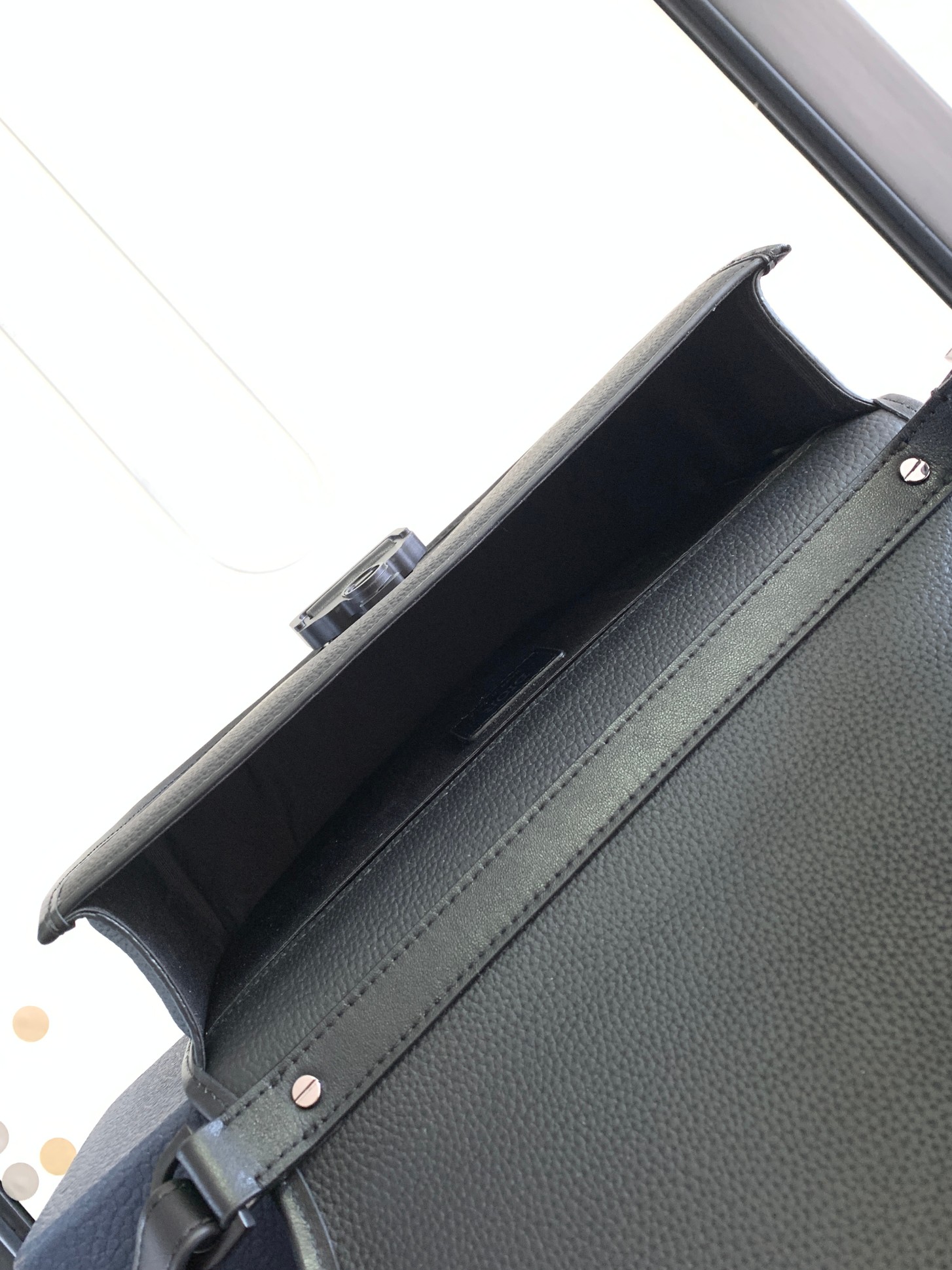 Diro Gallop Messenger Bag-28 x 22 x 7 CM