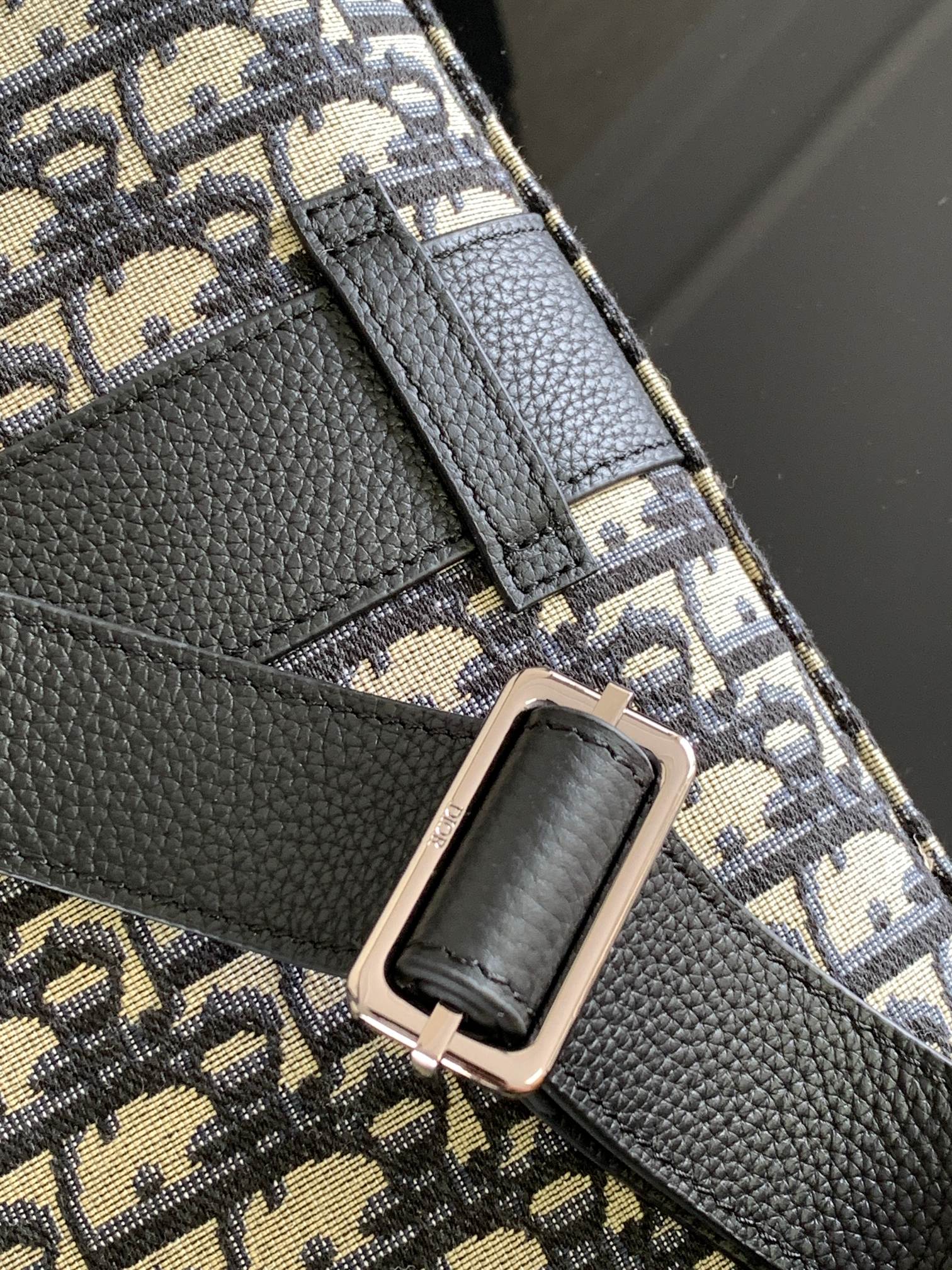 Diro Men’s Messenger Bag-38x28x7CM Diro Men’s Messenger Bag-38x28x7CM
