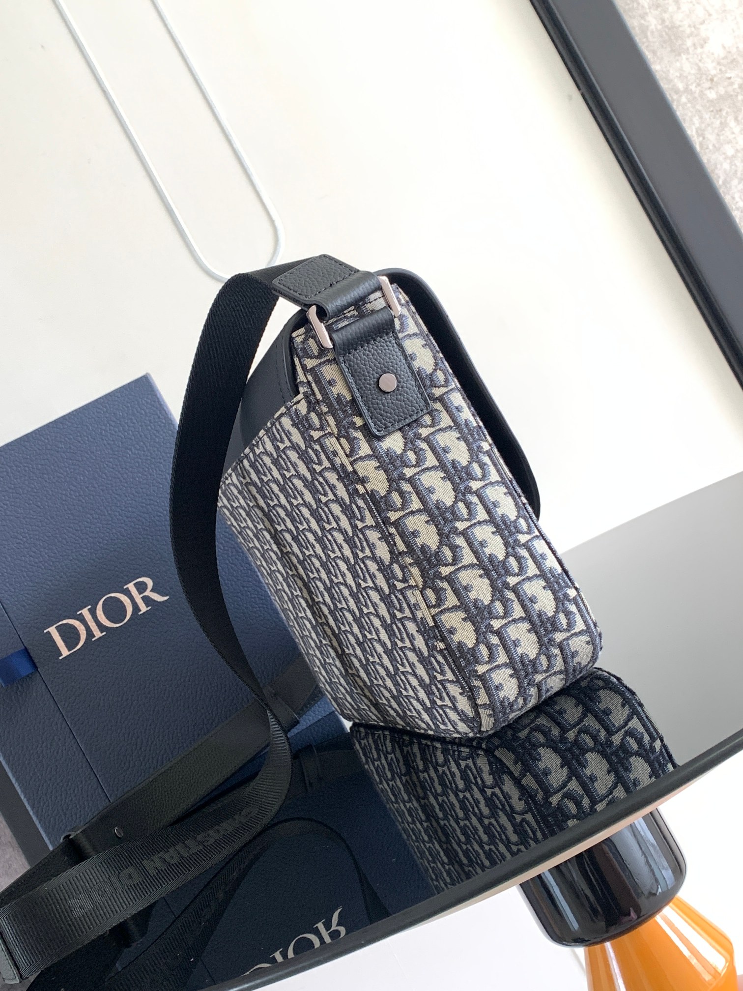 Diro Saddle Messenger Bag-31 x 23 x 8CM