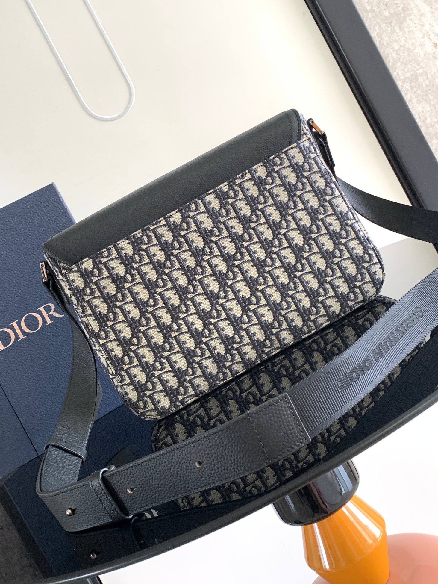Diro Saddle Messenger Bag-31 x 23 x 8CM