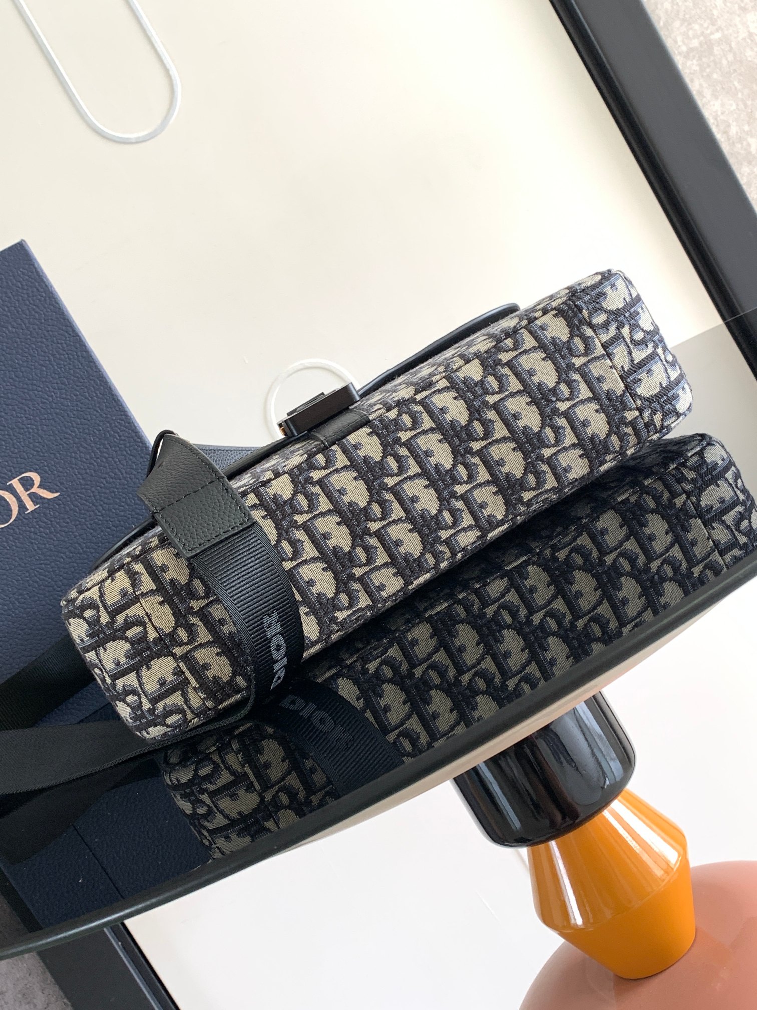 Diro Saddle Messenger Bag-31 x 23 x 8CM
