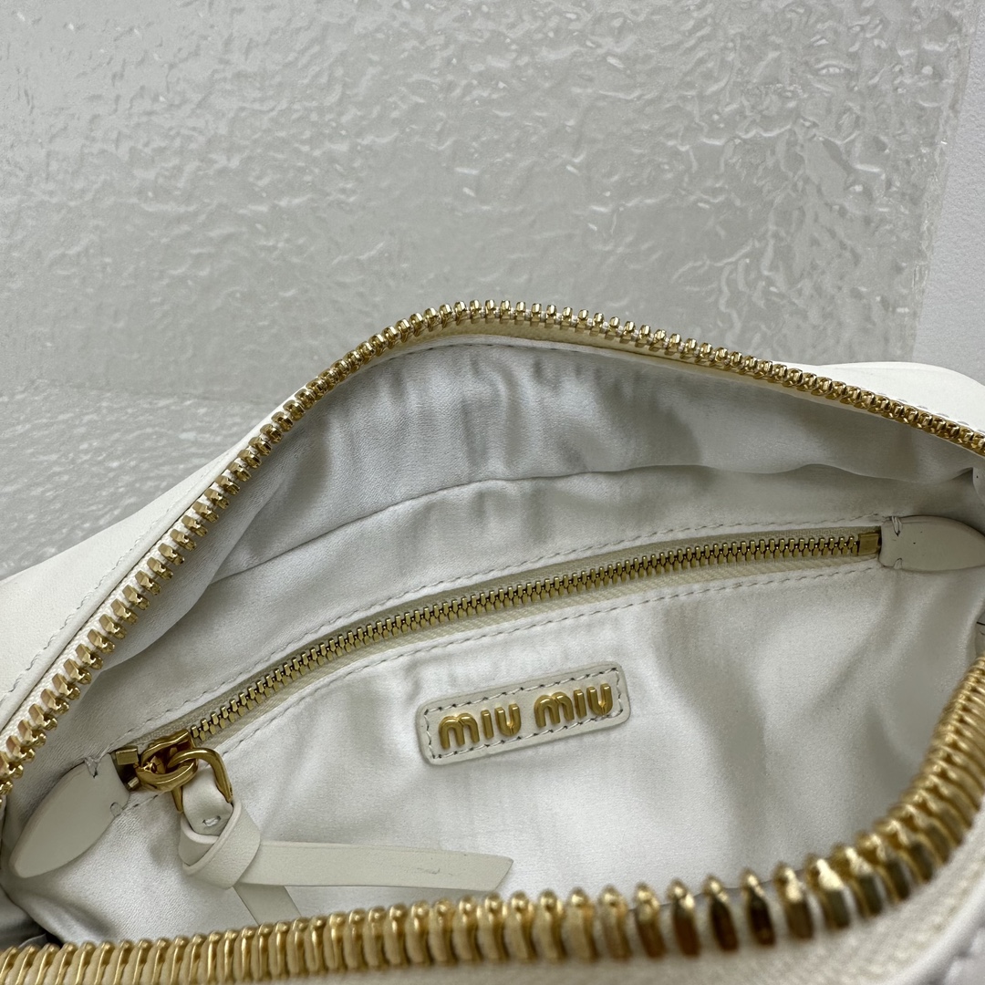 MiuMiu SS23 Softy Padded Bag-22*10*7.5CM