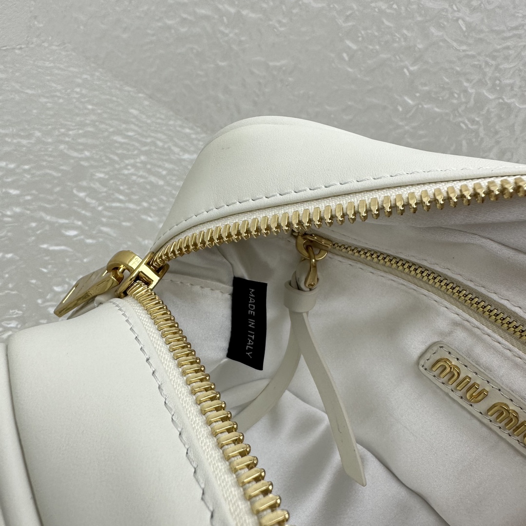 MiuMiu SS23 Softy Padded Bag-22*10*7.5CM