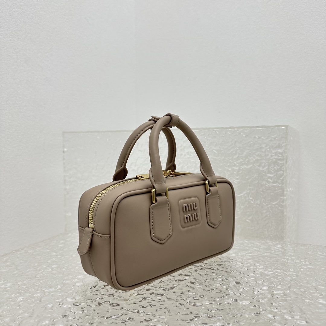 MiuMiu SS23 Softy Padded Bag-22*10*7.5CM