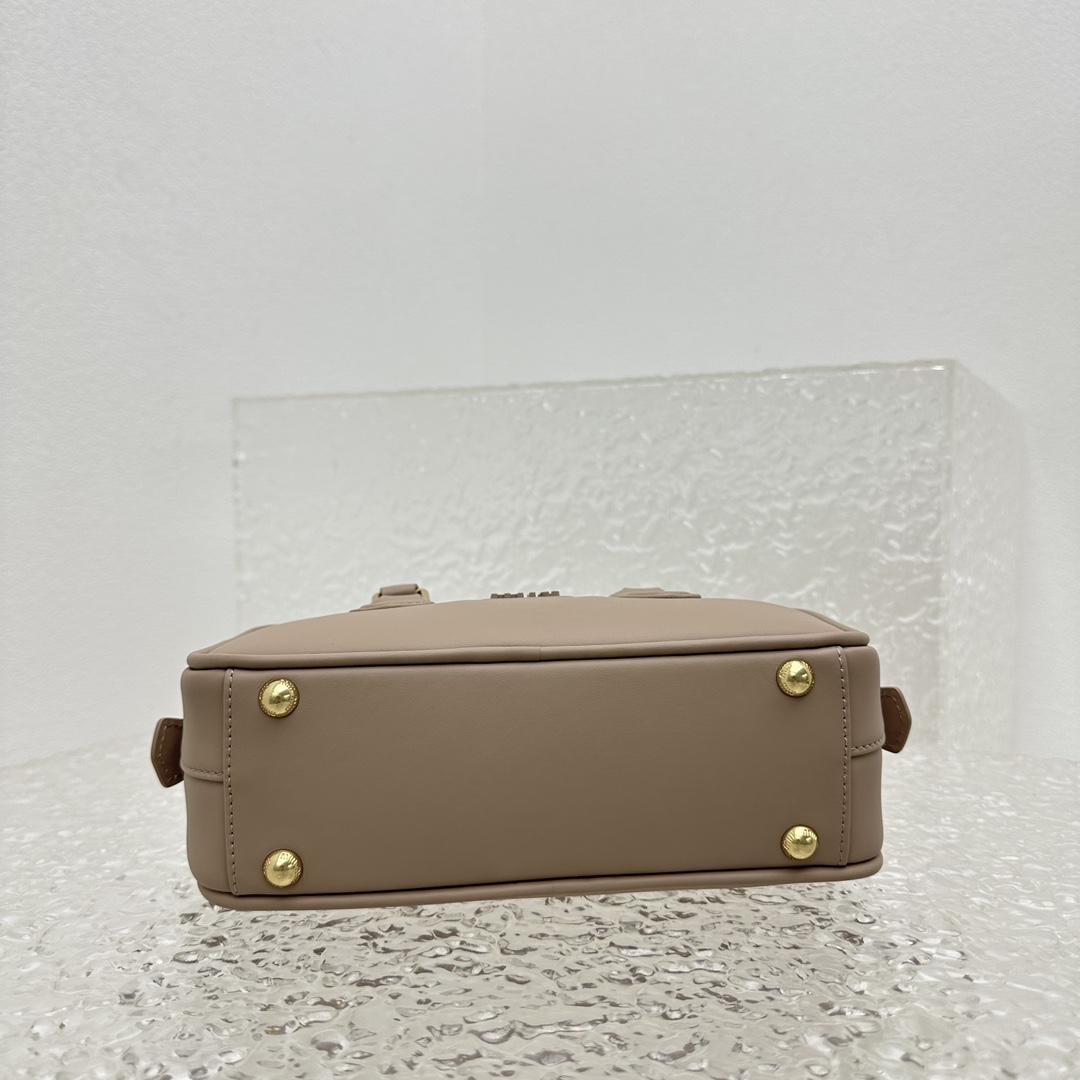 MiuMiu SS23 Softy Padded Bag-22*10*7.5CM