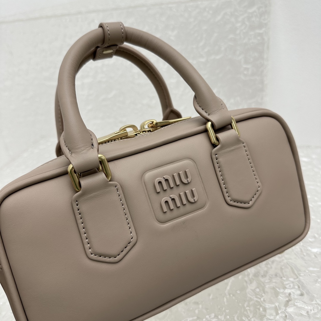 MiuMiu SS23 Softy Padded Bag-22*10*7.5CM