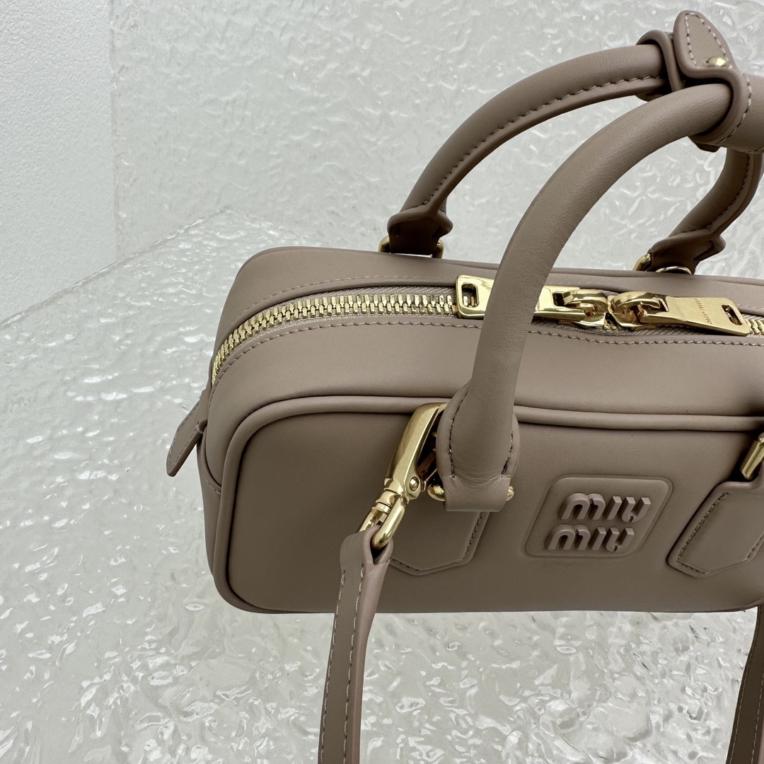 MiuMiu SS23 Softy Padded Bag-22*10*7.5CM