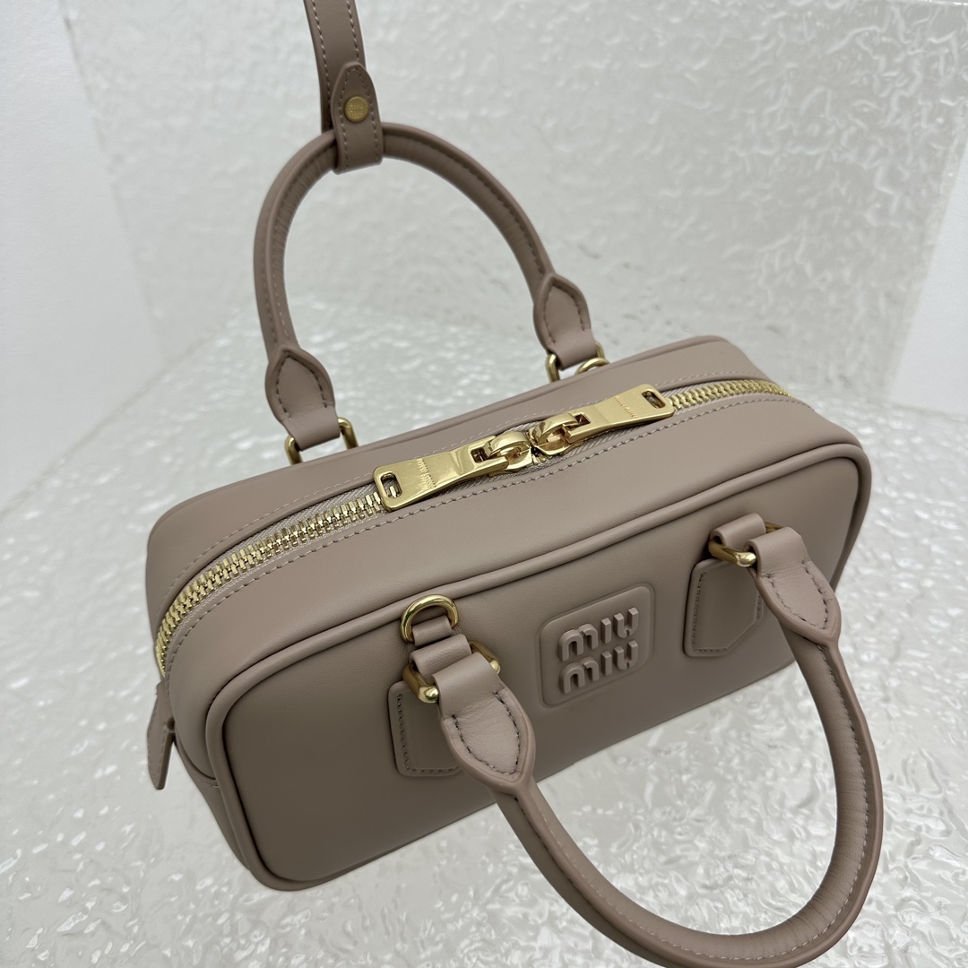 MiuMiu SS23 Softy Padded Bag-22*10*7.5CM