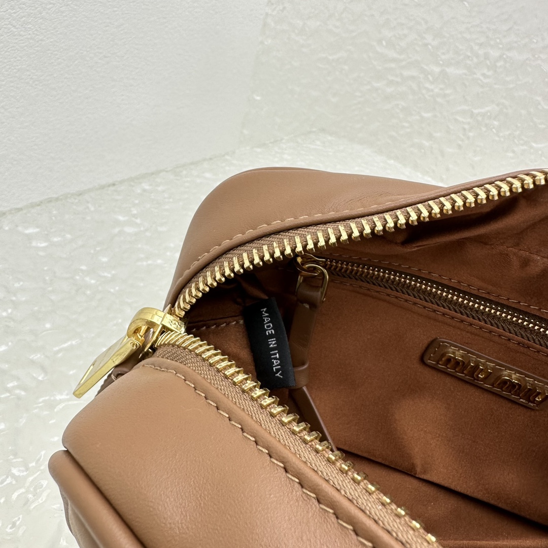 MiuMiu SS23 Softy Padded Bag-22*10*7.5CM