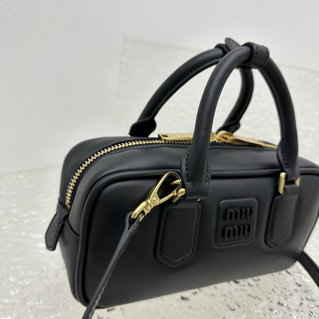 MiuMiu SS23 Softy Padded Bag-22*10*7.5CM