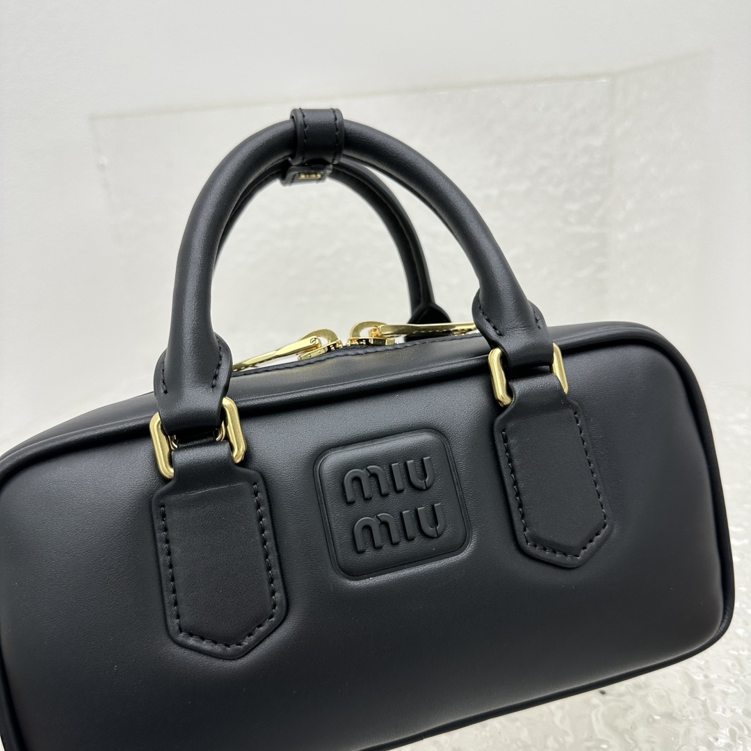 MiuMiu SS23 Softy Padded Bag-22*10*7.5CM