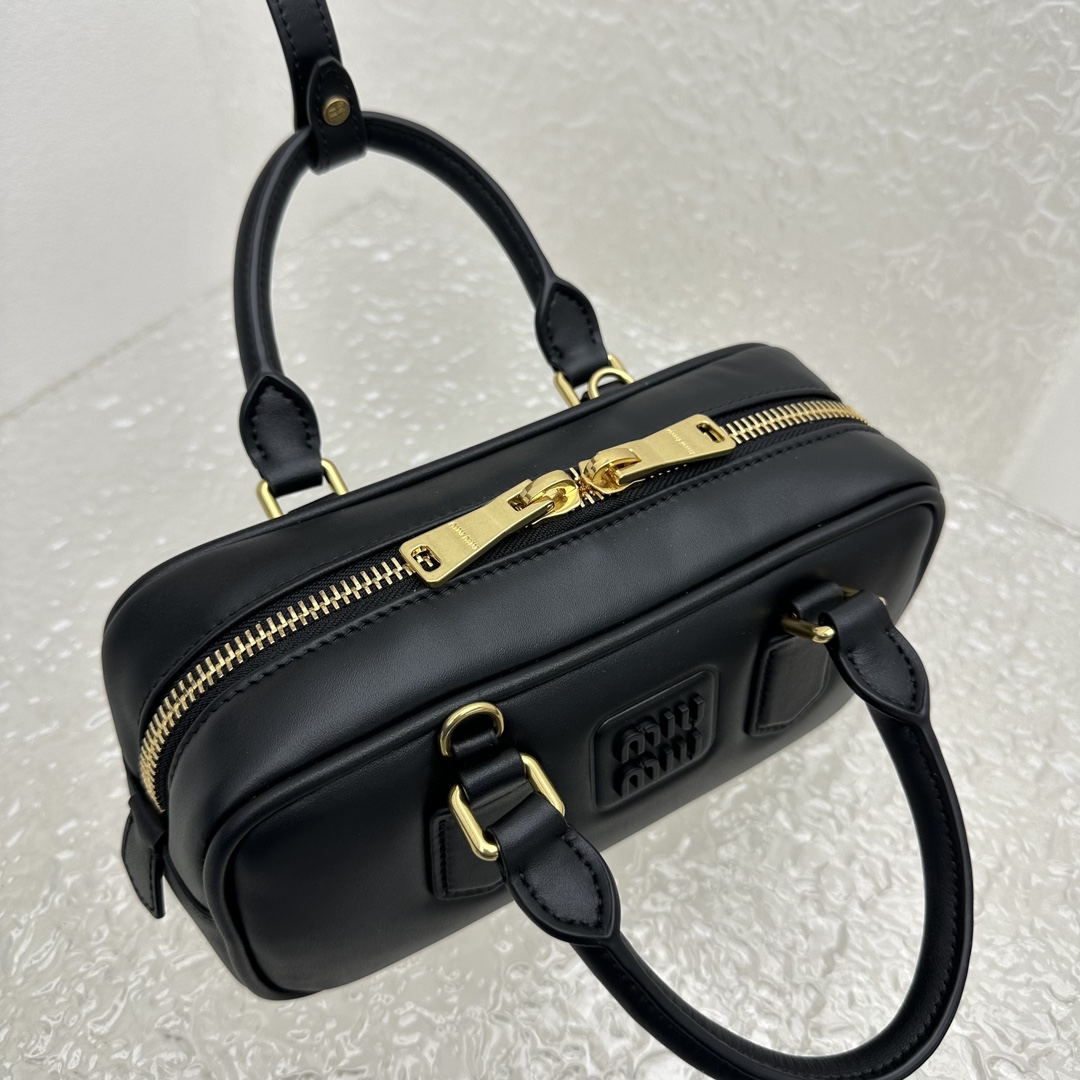MiuMiu SS23 Softy Padded Bag-22*10*7.5CM