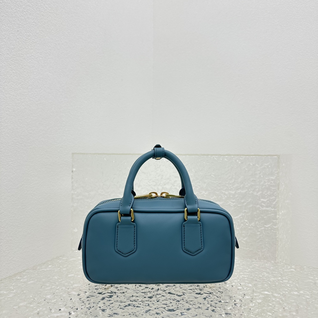 MiuMiu SS23 Softy Padded Bag-22*10*7.5CM