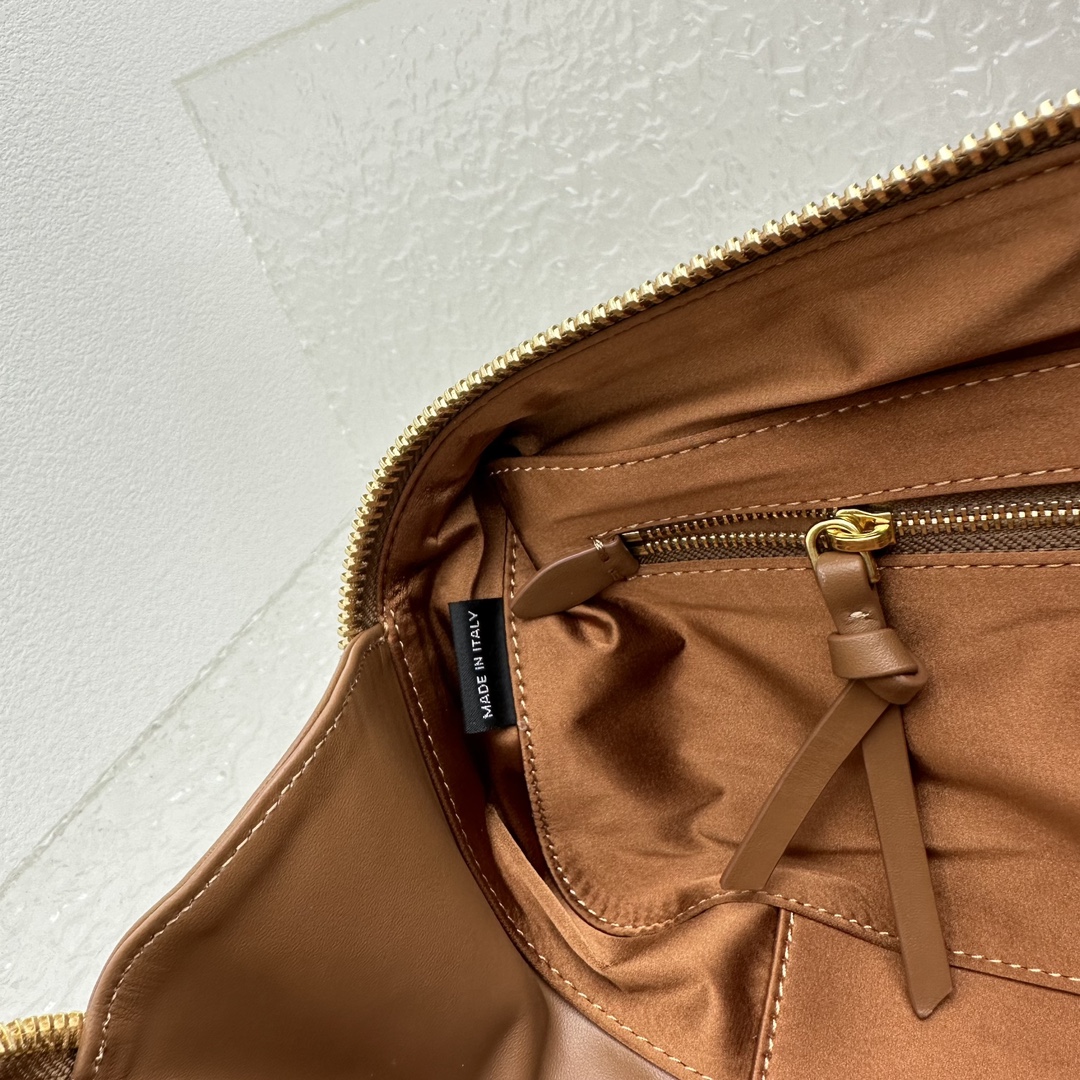 MiuMiu SS23 Softy Padded Bag-27*12*9CM