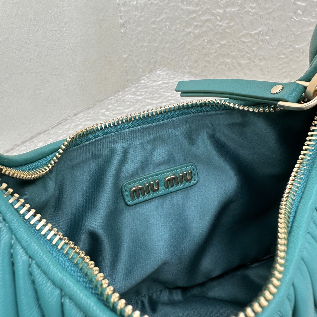 MiuMiu Wander Hobo Bag-20*6*17CM MiuMiu Wander Hobo Bag-20*6*17CM
