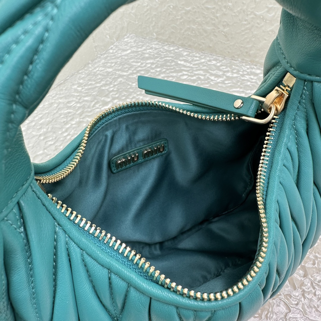 MiuMiu Wander Hobo Bag-20*6*17CM MiuMiu Wander Hobo Bag-20*6*17CM