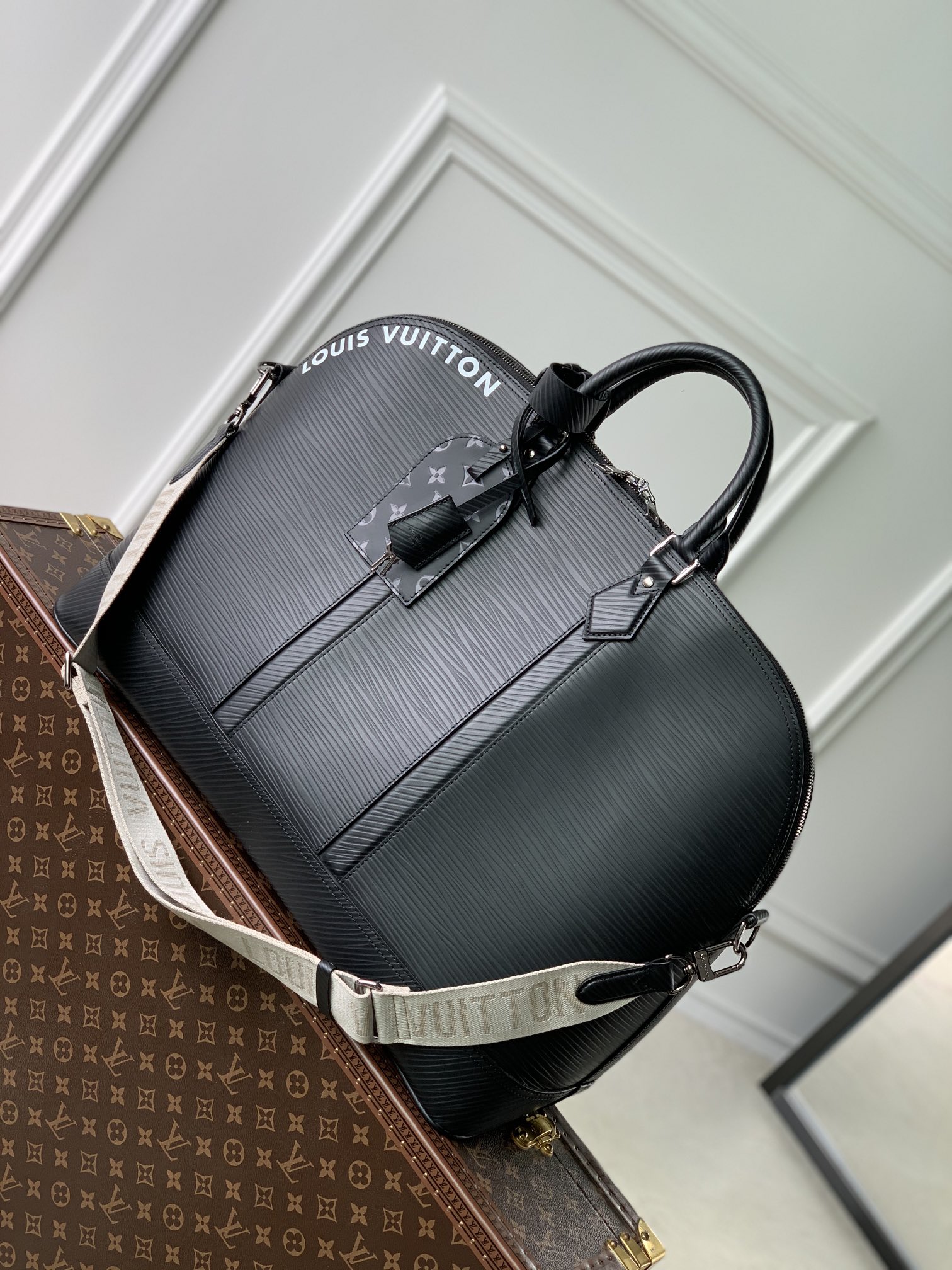 Louis Vuitton Alma Travel Bag-64 x 42 x 22CM