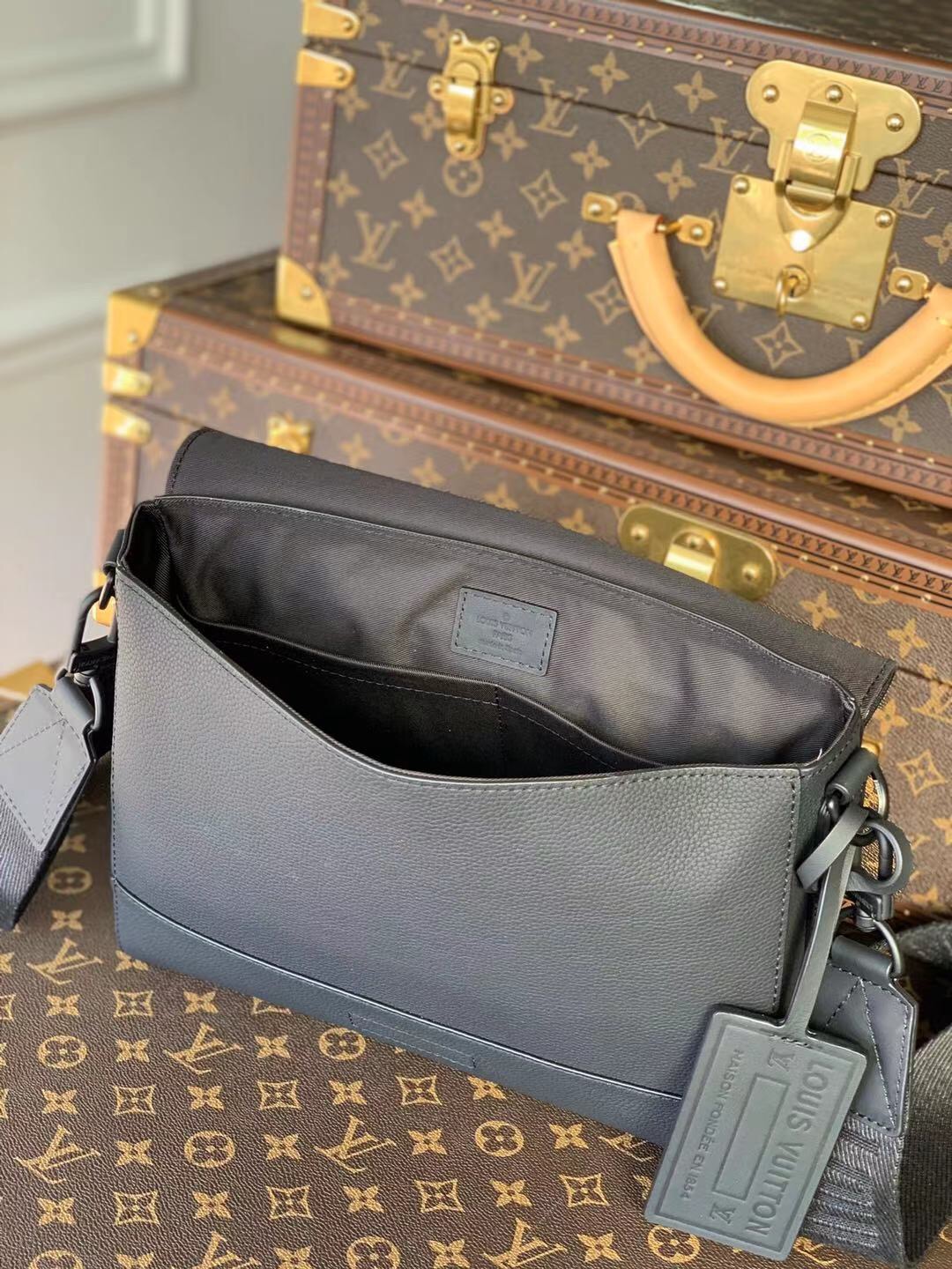 Louis Vuitton Aerogram Bag-M57080-28x24x10CM