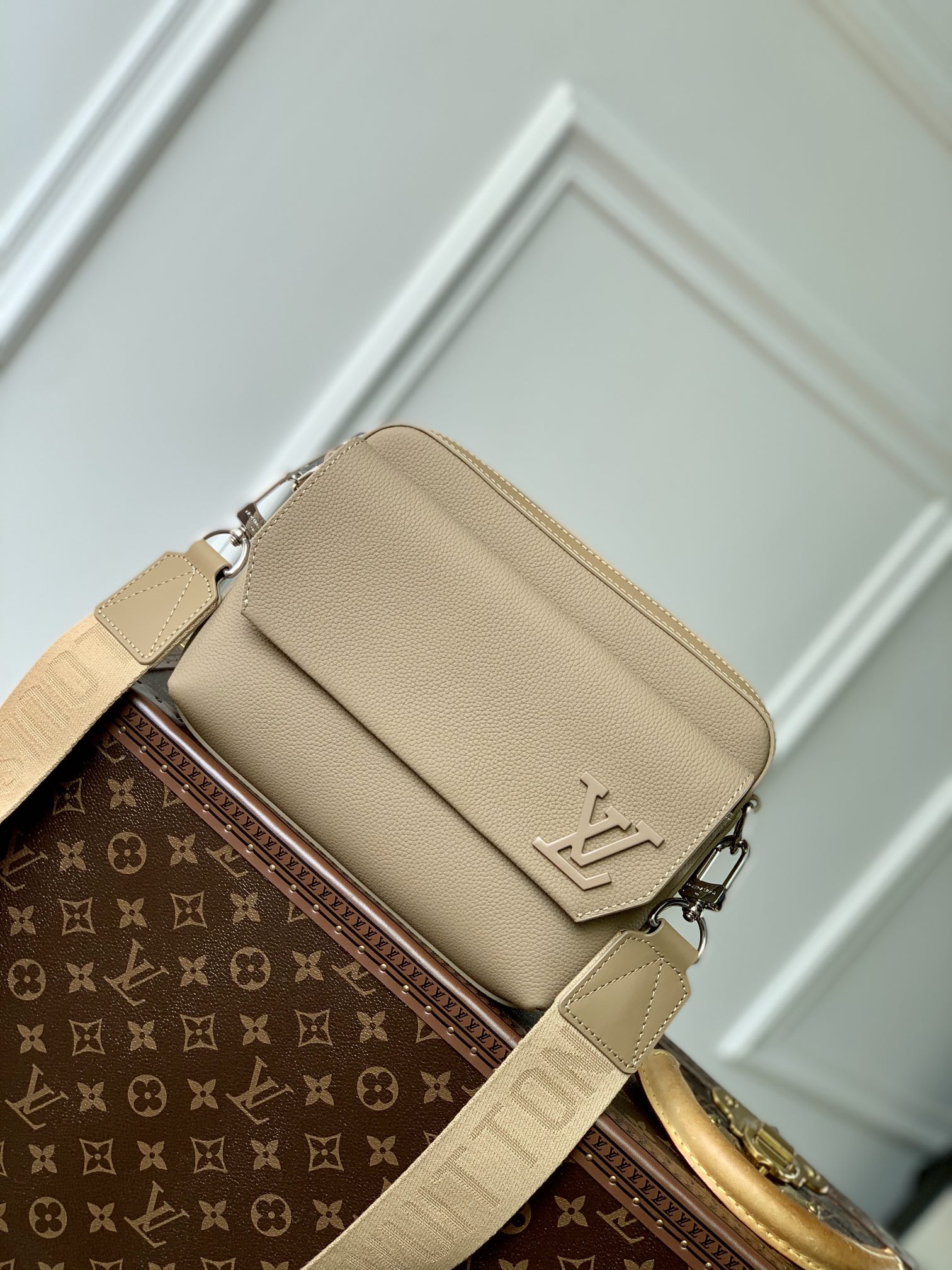 Louis Vuitton Fastline Messenger Bag-23.5 x 18 x 7CM