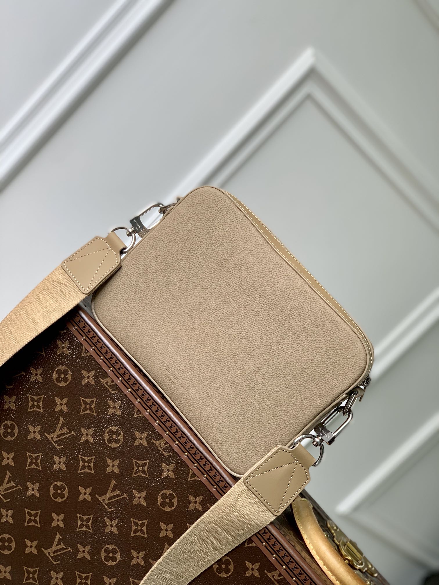 Louis Vuitton Fastline Messenger Bag-23.5 x 18 x 7CM