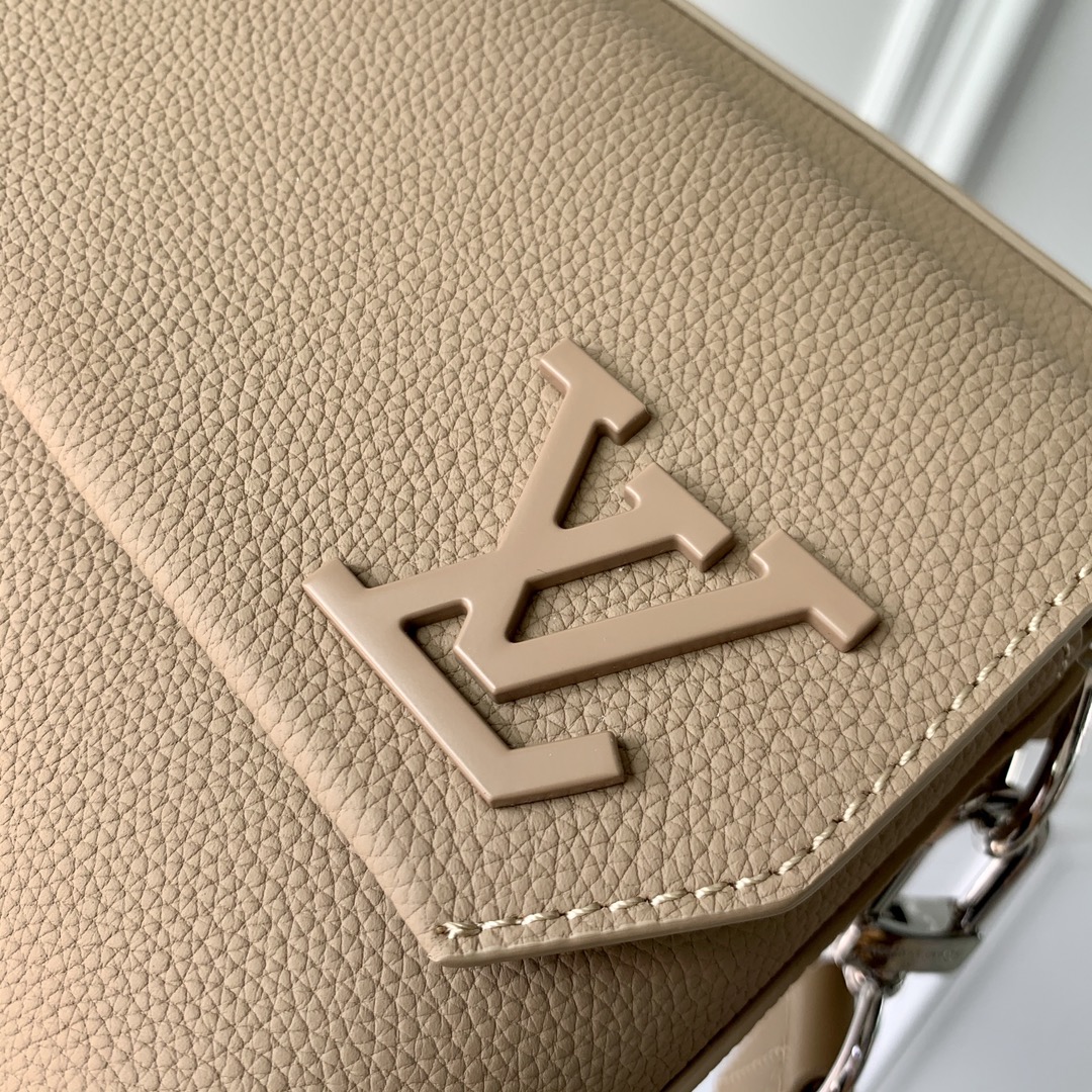 Louis Vuitton Fastline Messenger Bag-23.5 x 18 x 7CM