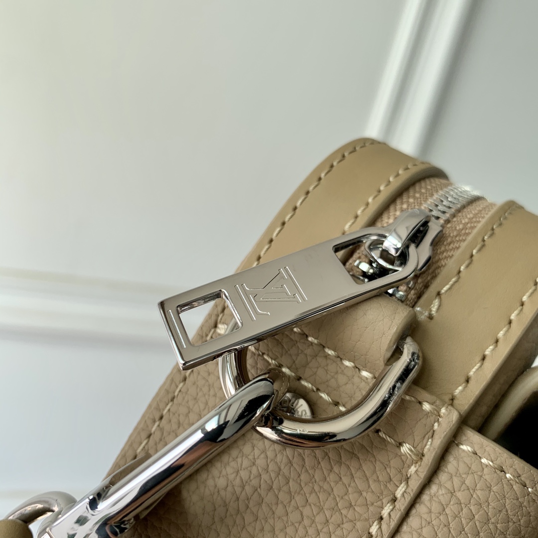 Louis Vuitton Fastline Messenger Bag-23.5 x 18 x 7CM