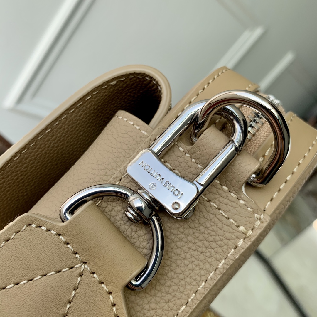 Louis Vuitton Fastline Messenger Bag-23.5 x 18 x 7CM