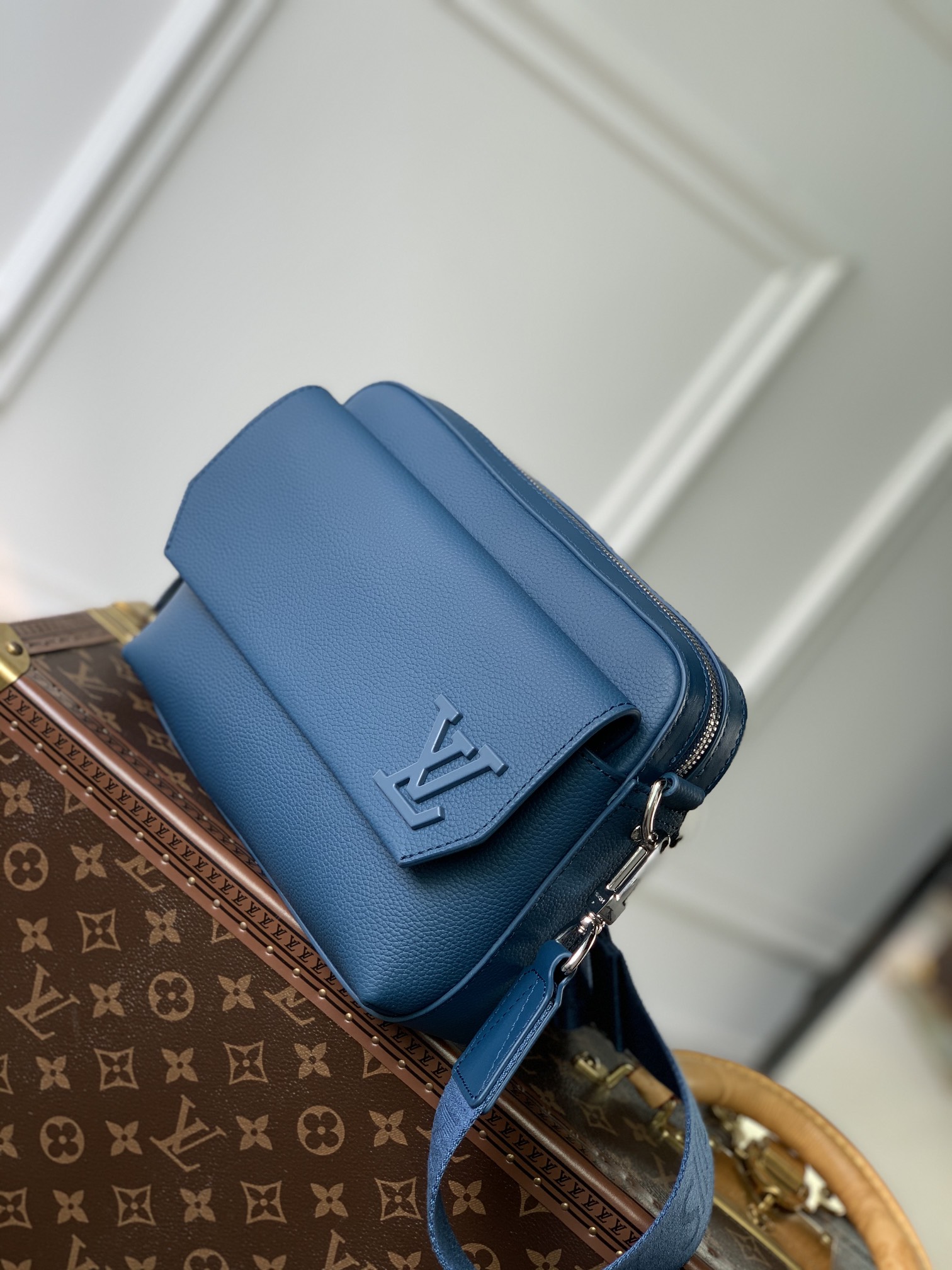 Louis Vuitton Fastline Messenger Bag-23.5 x 18 x 7CM
