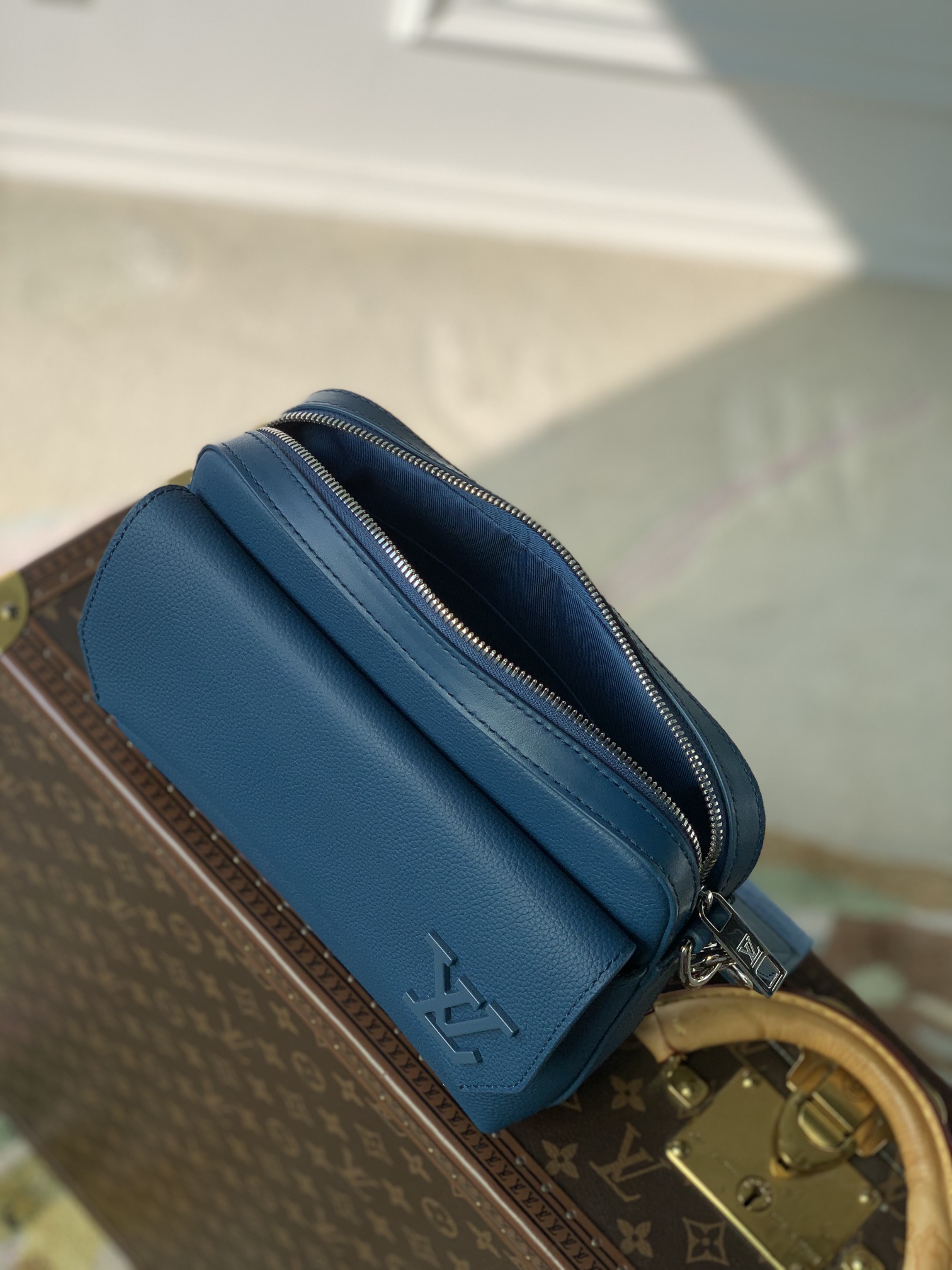 Louis Vuitton Fastline Messenger Bag-23.5 x 18 x 7CM