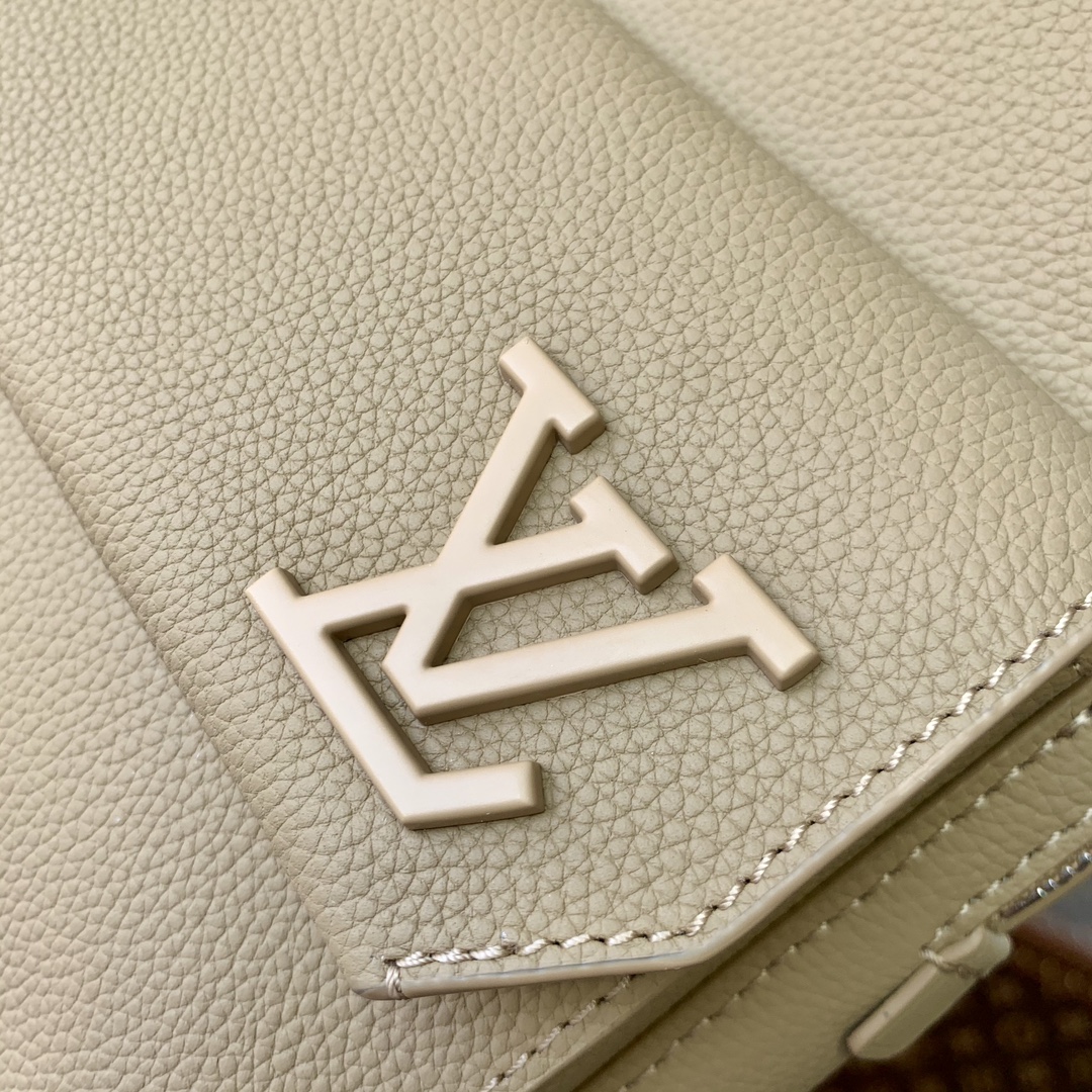 Louis Vuitton Pilot Backpack-20.0 x 30.0 x 4CM
