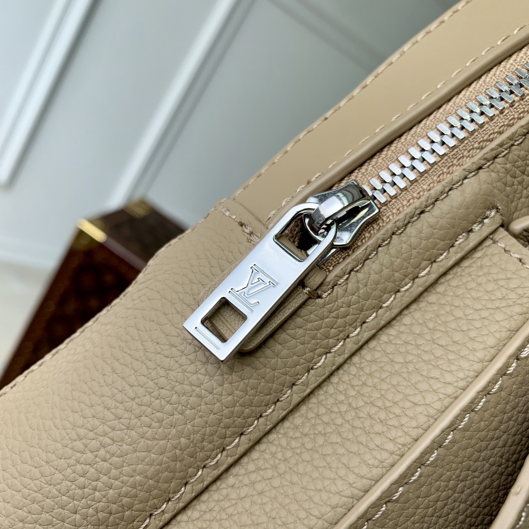 Louis Vuitton Pilot Backpack-20.0 x 30.0 x 4CM
