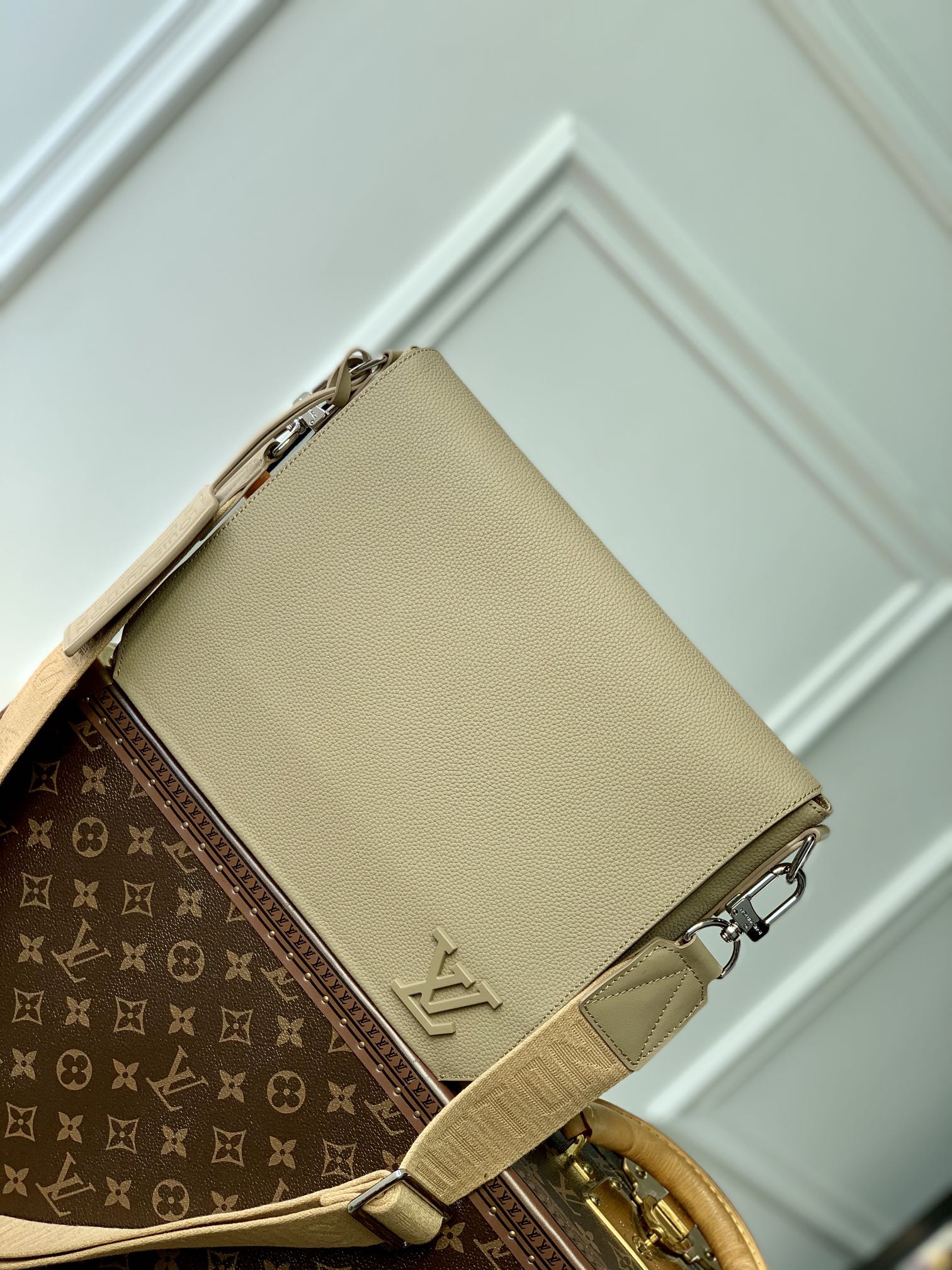 Louis Vuitton Aerogram Messenger Bag-28 x 24 x 10CM