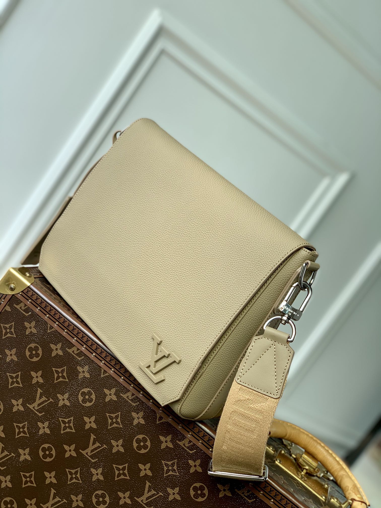 Louis Vuitton Aerogram Messenger Bag-28 x 24 x 10CM