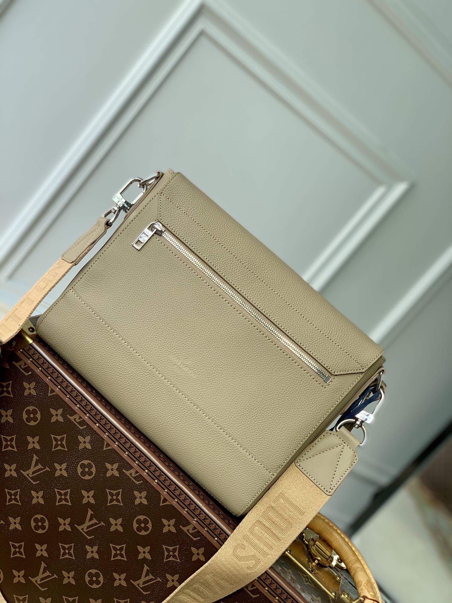 Louis Vuitton Aerogram Messenger Bag-28 x 24 x 10CM