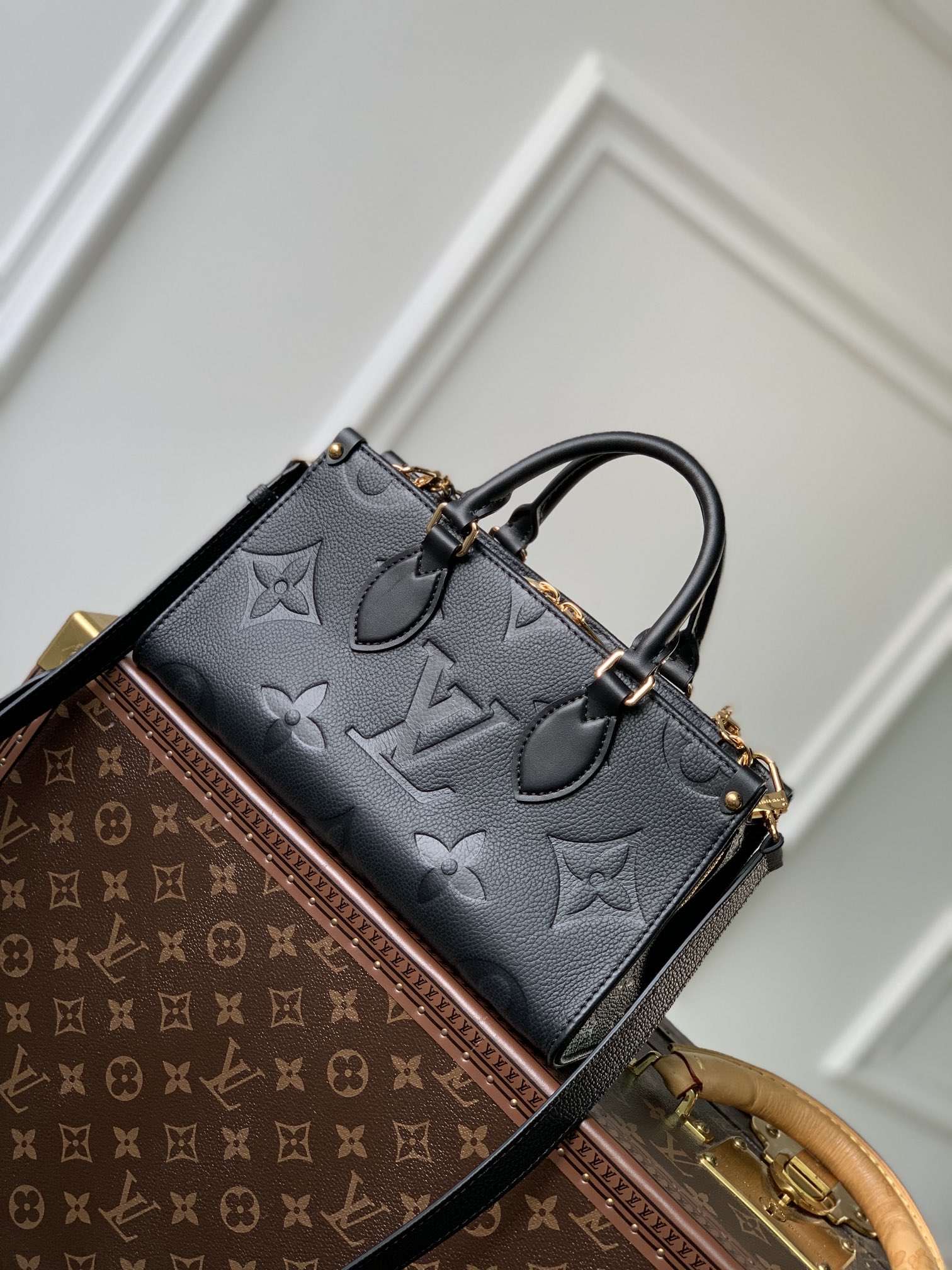 Louis Vuitton OnTheGo East West Handbag-M23640-25*13*10CM