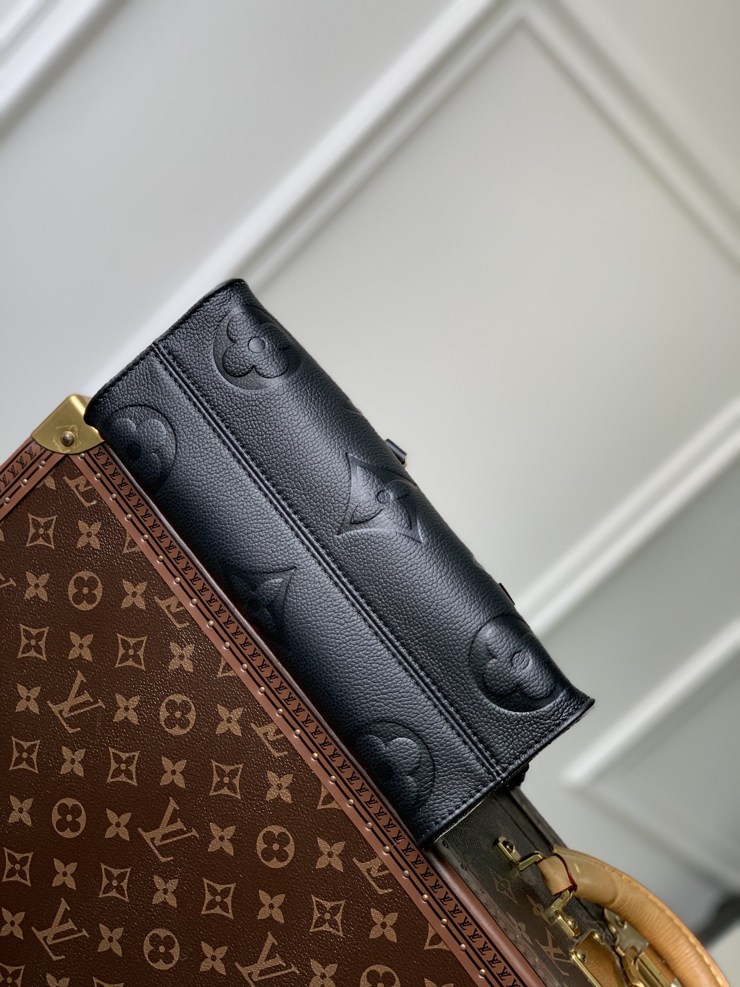 Louis Vuitton OnTheGo East West Handbag-M23640-25*13*10CM