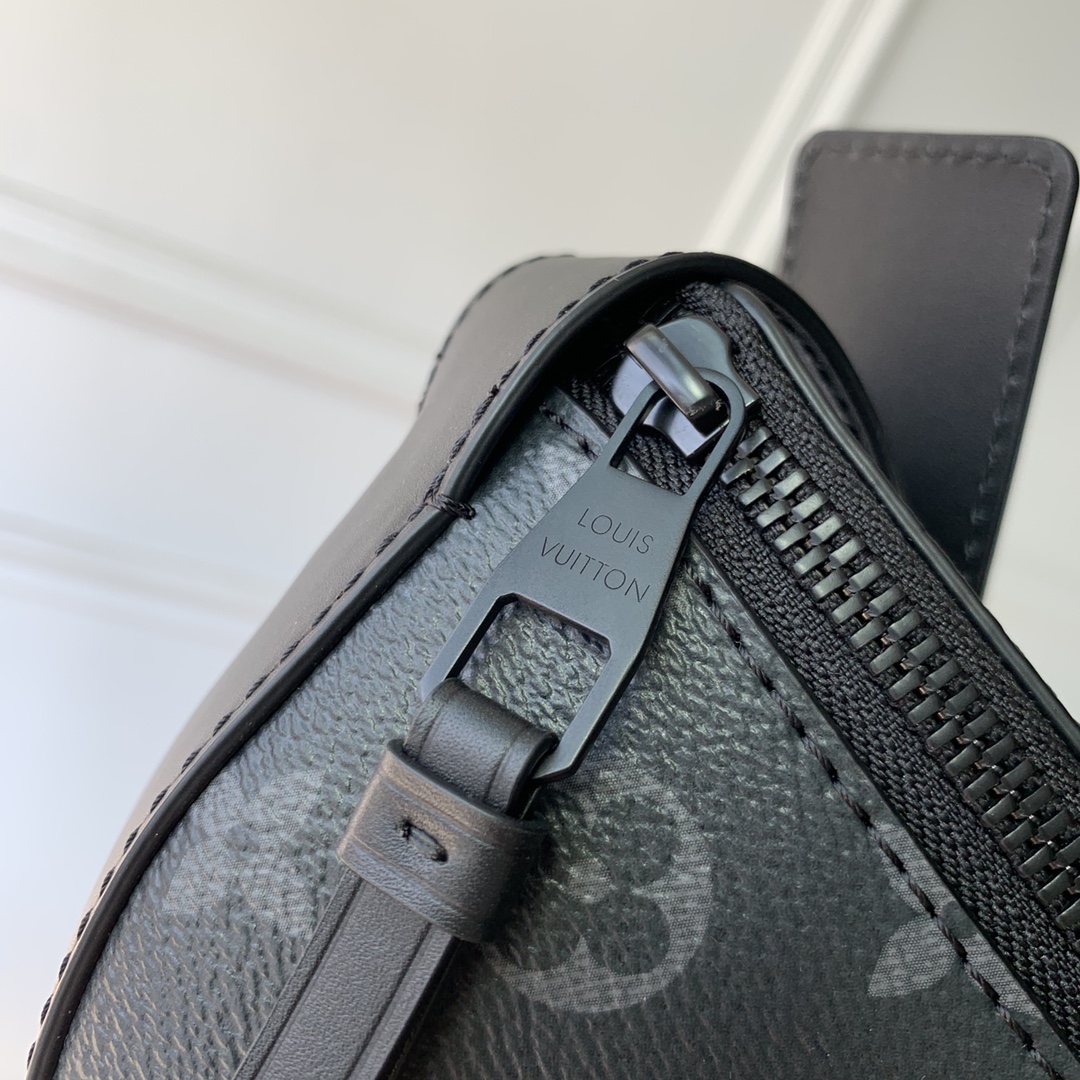 Louis Vuitton Moon Crossbody Bag-24.5 x 16 x 4.55CM Louis Vuitton Moon Crossbody Bag-24.5 x 16 x 4.55CM