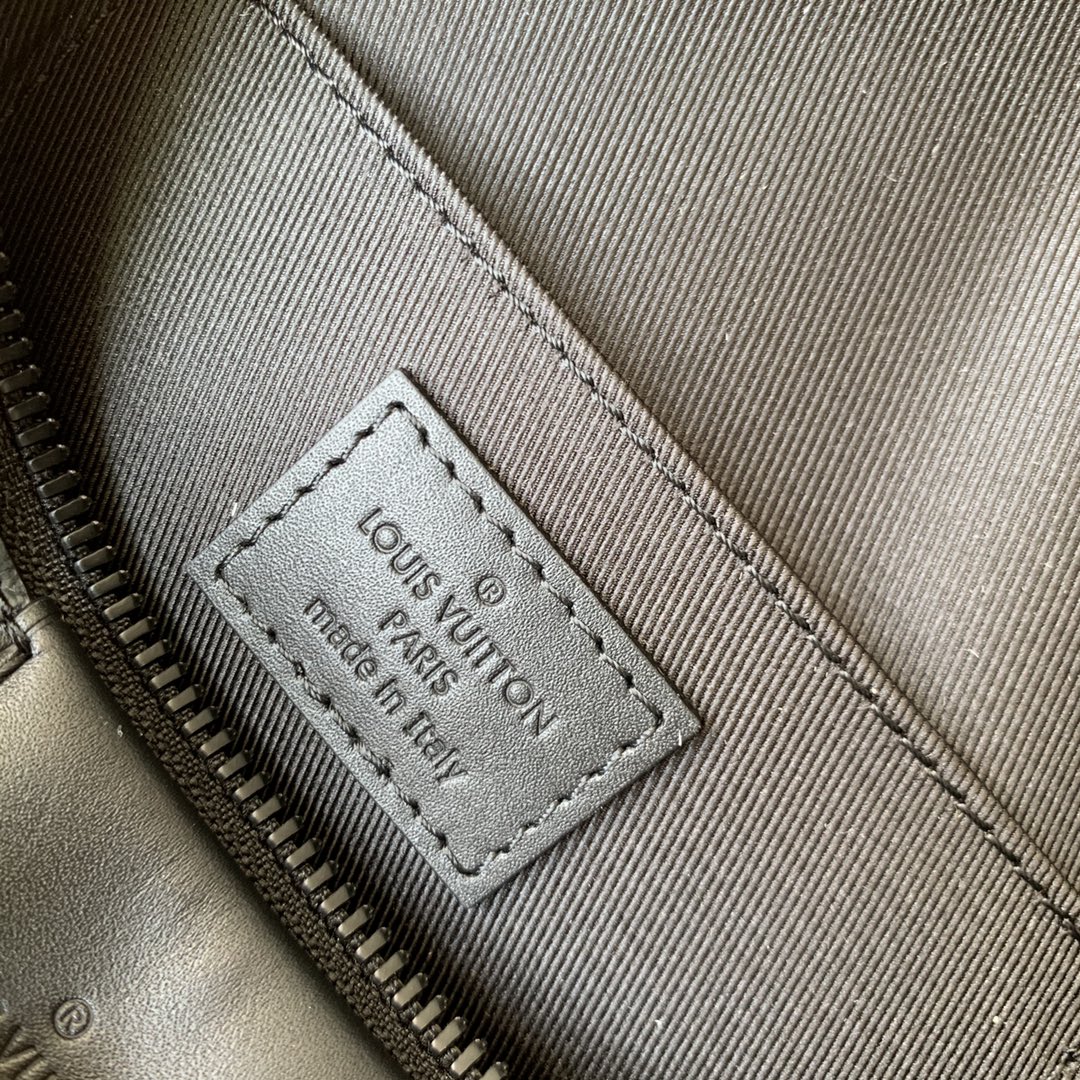 Louis Vuitton Moon Crossbody Bag-24.5 x 16 x 4.55CM Louis Vuitton Moon Crossbody Bag-24.5 x 16 x 4.55CM